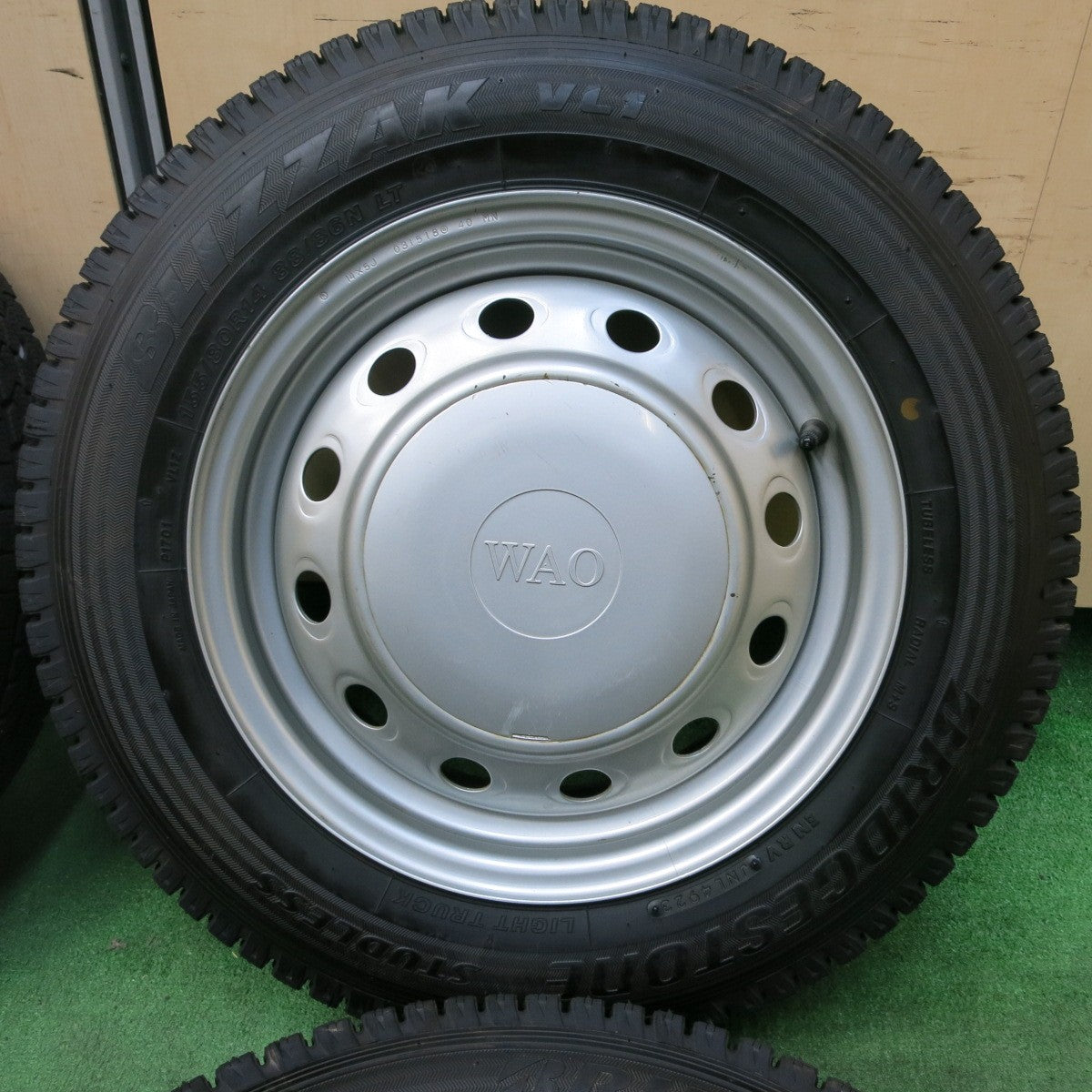 [送料無料] 超バリ溝！23年！ほぼ10分★スタッドレス 155/80R14 88/86N ブリヂストン ブリザック VL1 WAO スチール 14インチ PCD100 114.3/4H マルチ★4111901SYス