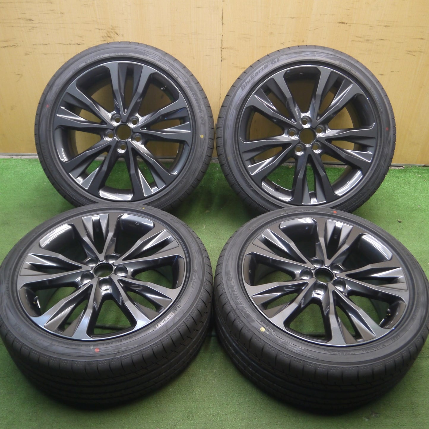 *送料無料* 新車外し！23年★トヨタ カローラ ツーリング WxB 純正 215/45R17 ヨコハマ BluEarth-GT AE51 17インチ PCD100/5H★4041508Hノ