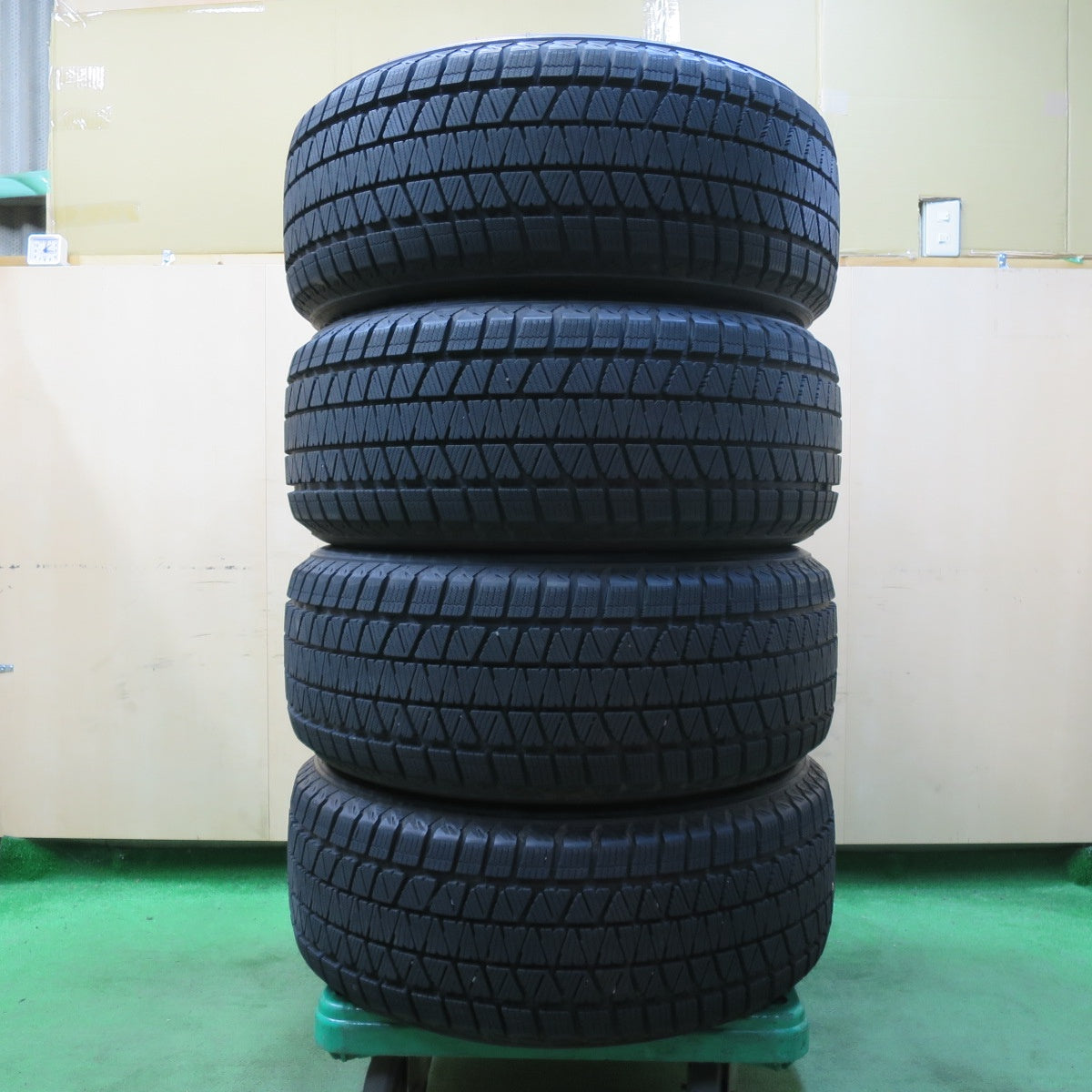 [送料無料] バリ溝！23年！9.5分★スタッドレス 255/55R18 ブリヂストン ブリザック DM-V3 タイヤ 18インチ ベンツ ポルシェ 等★4120606イスタ