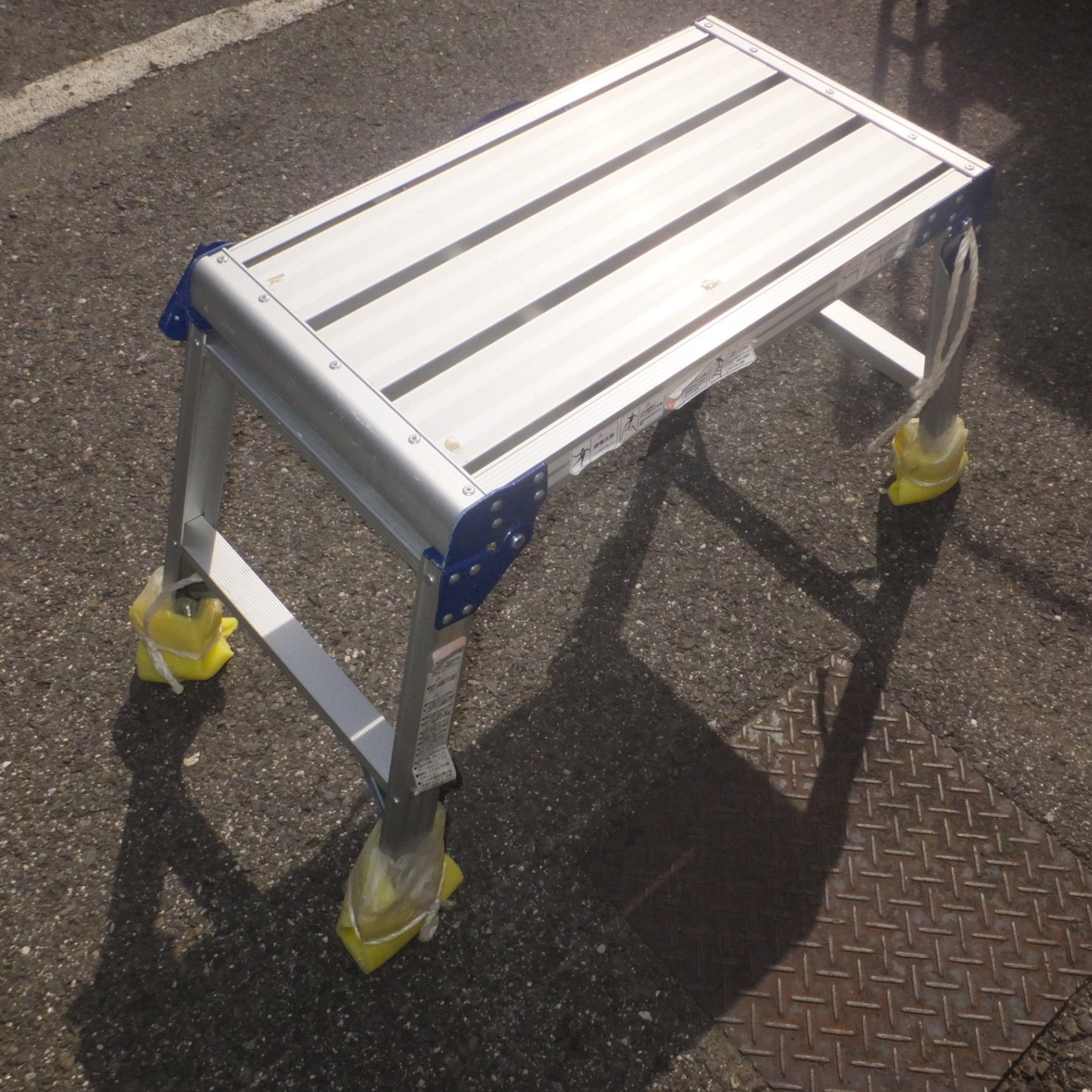 [送料無料] ★コメリ K+GEAR ワイドな天板 アルミ作業台 2段　使用時 幅98×奥行44×高さ50cm　最大使用質量 100kg★