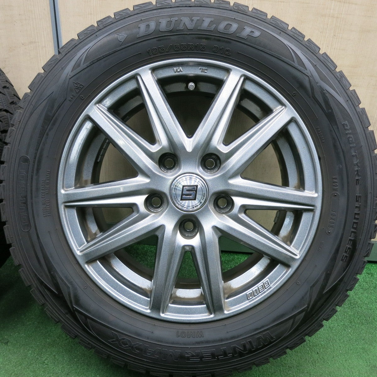 *送料無料* バリ溝！8.5分★スタッドレス 195/65R15 ダンロップ ウインターマックス WM01 SEIN ザイン 15インチ PCD114.3/5H★4052205HAス