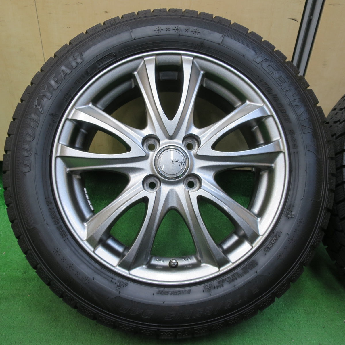 *送料無料* バリ溝！22年！キレイ！9.5分★スタッドレス 175/65R15 グッドイヤー アイスナビ7 SIBILLA NEXT C5 シビラ 15インチ PCD100/4H★4082904イス