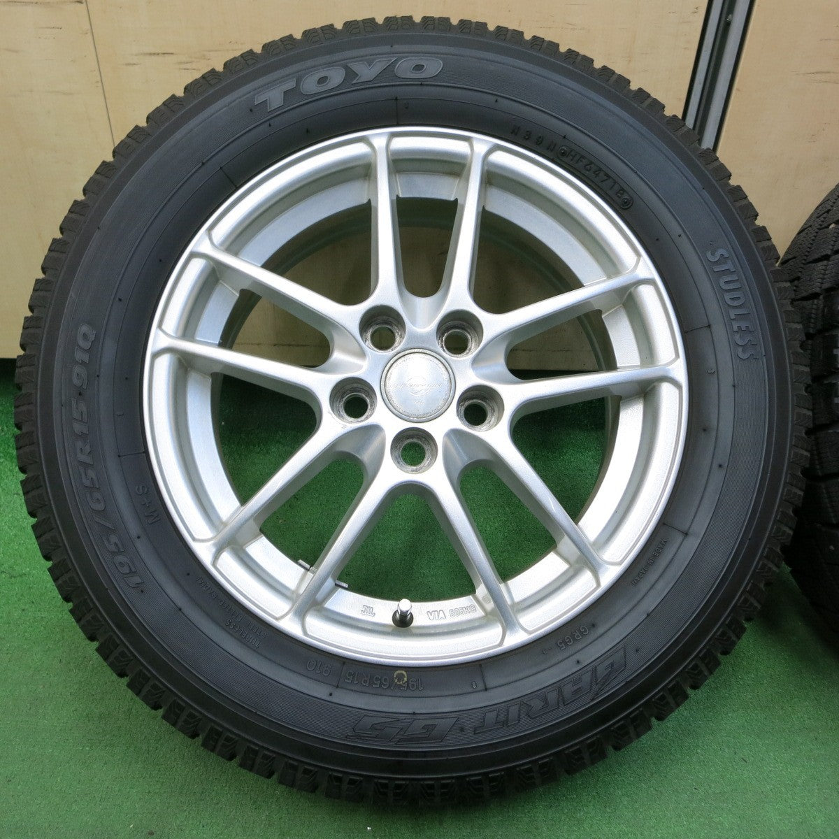 *送料無料* バリ溝！9.5分★プリウス 等 195/65R15 スタッドレス トーヨー ガリット G5 ENERGY LINE TWS 15インチ PCD100/5H★4051001イス