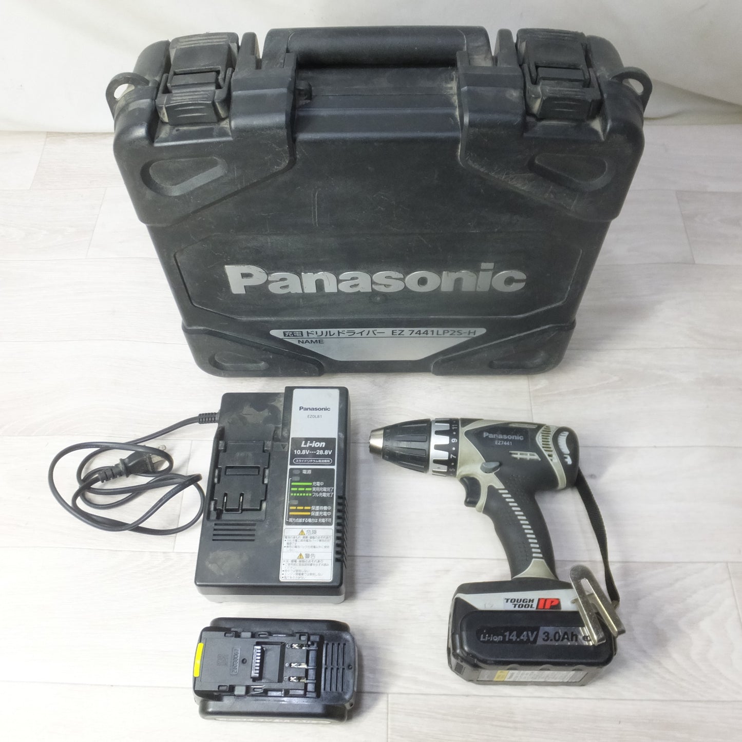 [送料無料] ◆Panasonic パナソニック 充電ドリルドライバー EZ7441LP2S-H 14.4V バッテリー2個 充電器付き 電動工具◆