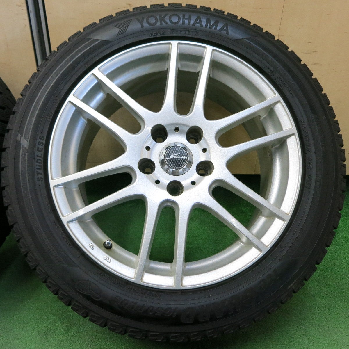 *送料無料* バリ溝！9分★スタッドレス 215/55R17 ヨコハマ アイスガード iG50 プラス SCHNEIDER シュナイダー 17インチ PCD114.3/5H★4050303イス