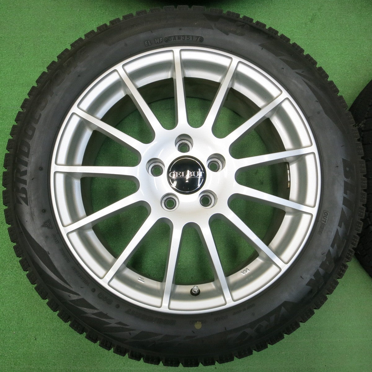 *送料無料* バリ溝！キレイ！9.5分★ワーゲン 等 GELBUT 205/55R17 スタッドレス ブリヂストン ブリザック VRX2 17インチ PCD112/5H★4041606イス