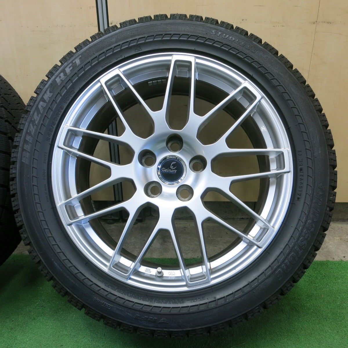 *送料無料* センサー付！バリ溝！綺麗！ほぼ10分★レクサス LS 等 245/50R19 スタッドレス ブリヂストン ブリザック RFT Delmore デルモア PCD120/5H★4062901ナス