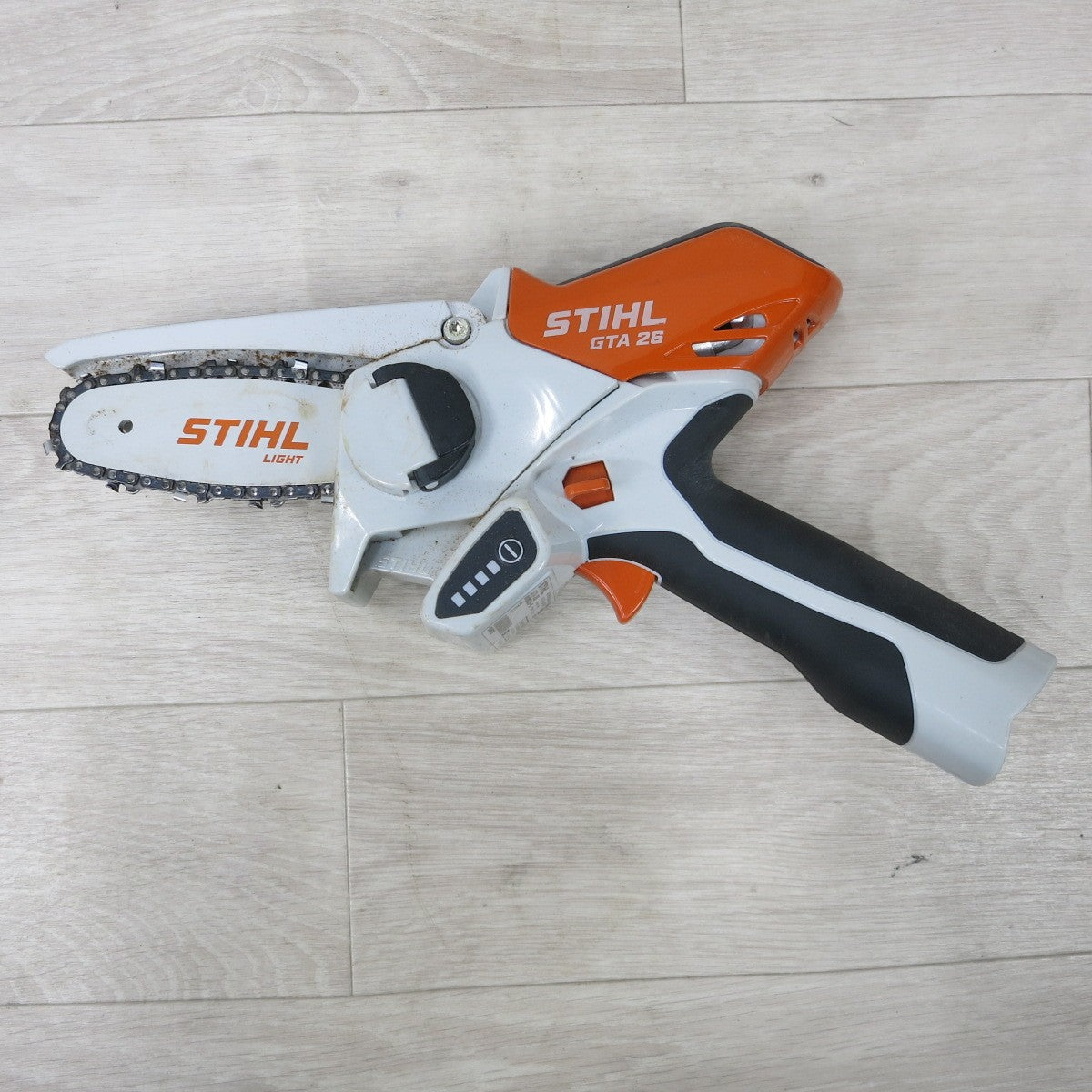 [送料無料] 付属品多数◆STIHL 充電式 ガーデン カッター GTA26 ケース 充電器 バッテリー 付き チェーンソー チェンソー 枝切り 電動 工具◆