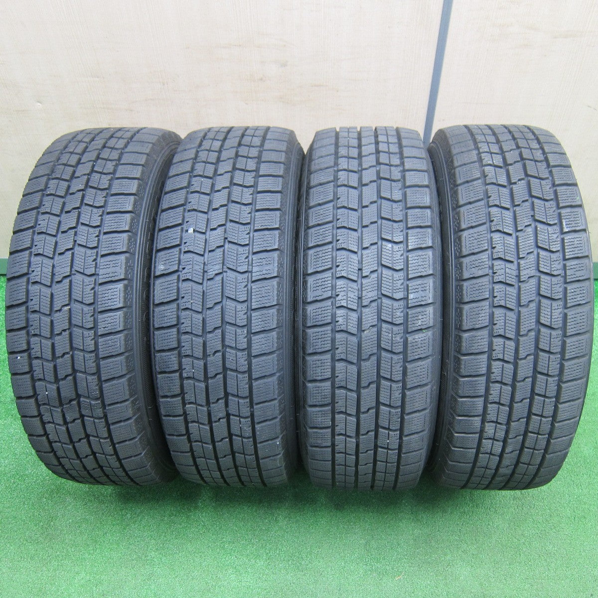 [送料無料] バリ溝！22年！キレイ！9.5分以上★スタッドレス 205/60R16 グッドイヤー アイスナビ7 FEID 16インチ PCD114.3/5H★4121406TNス