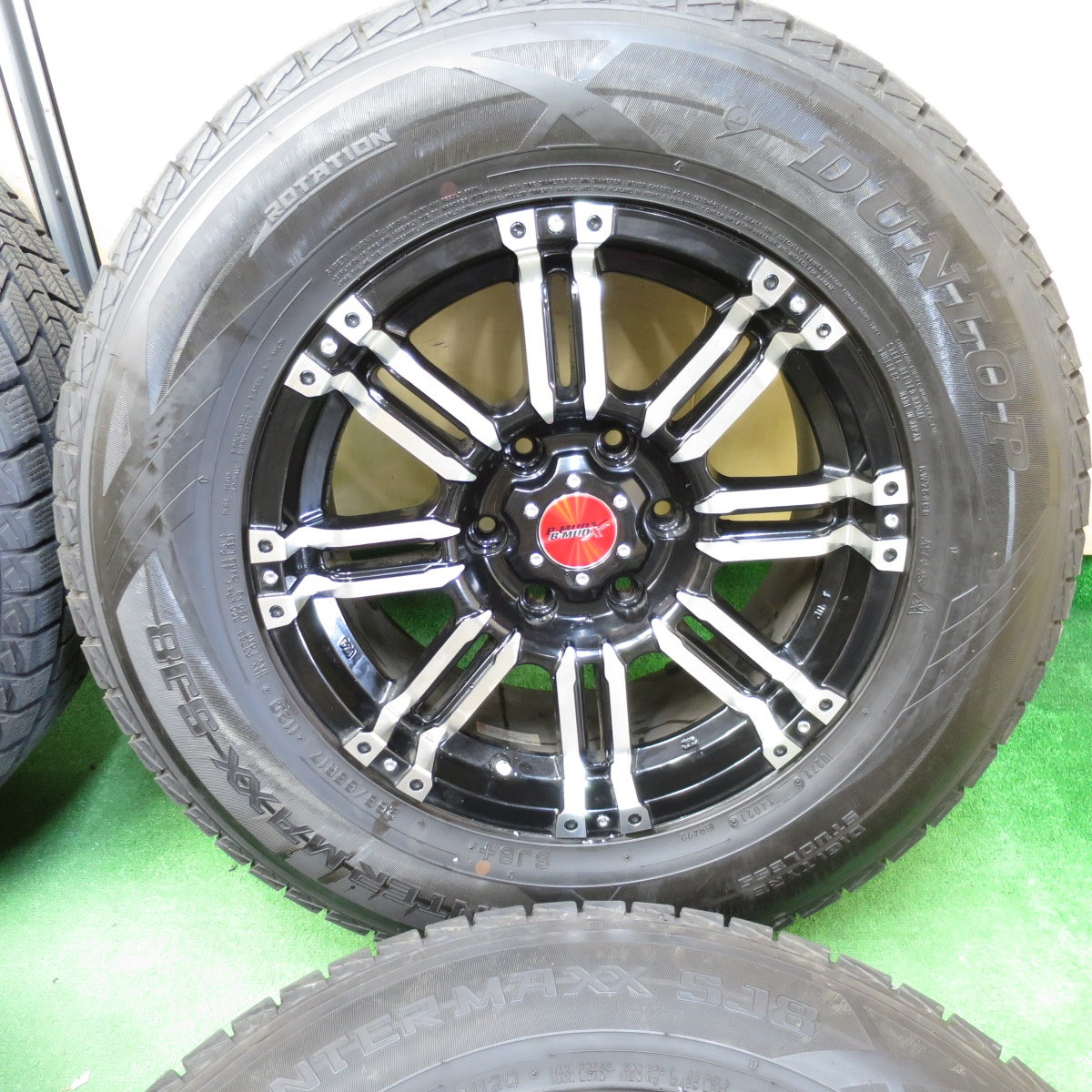 *送料無料* バリ溝！21年！キレイ！9.5分以上★ランクル等 265/65R17 スタッドレス ダンロップ ウインターマックス SJ8 B-MUD X PCD139.7/6H★4042205KMス