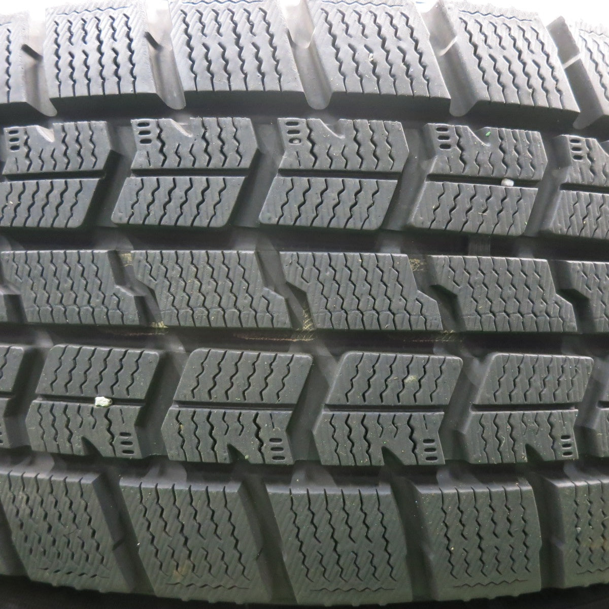 *送料無料* バリ溝！キレイ！9.5分以上★スタッドレス 205/60R16 グッドイヤー アイスナビ7 ravrion RS01 ラブリオン 16インチ PCD114.3/5H★4042010HAス