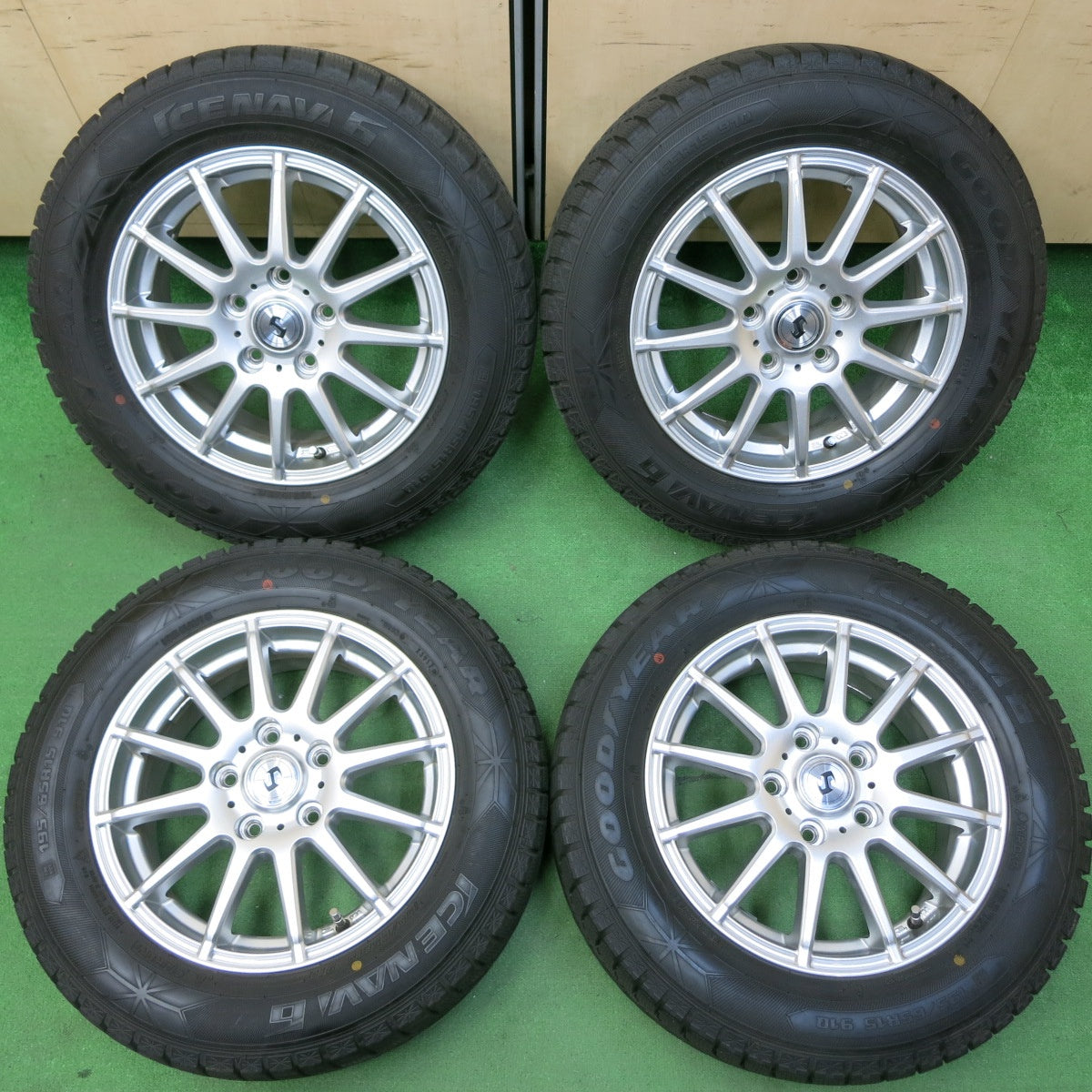 *送料無料* バリ溝！キレイ！9.5分以上★スタッドレス 195/65R15 グッドイヤー アイスナビ6 社外 アルミ 15インチ PCD114.3/5H★4050308イス