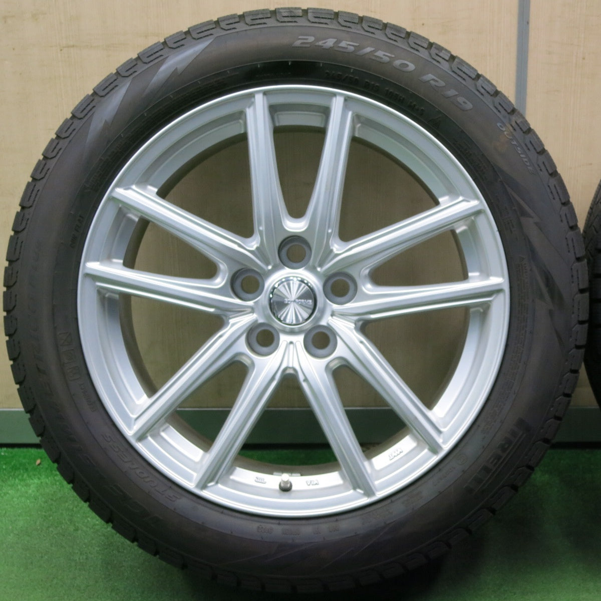 [送料無料] 超バリ溝！22年！キレイ！9.5分以上★レクサス 等 245/50R19 スタッドレス ピレリ アイスアシンメトリコ プラス ECO FORME エコフォルム 19インチ PCD120/5H★5012802NJス