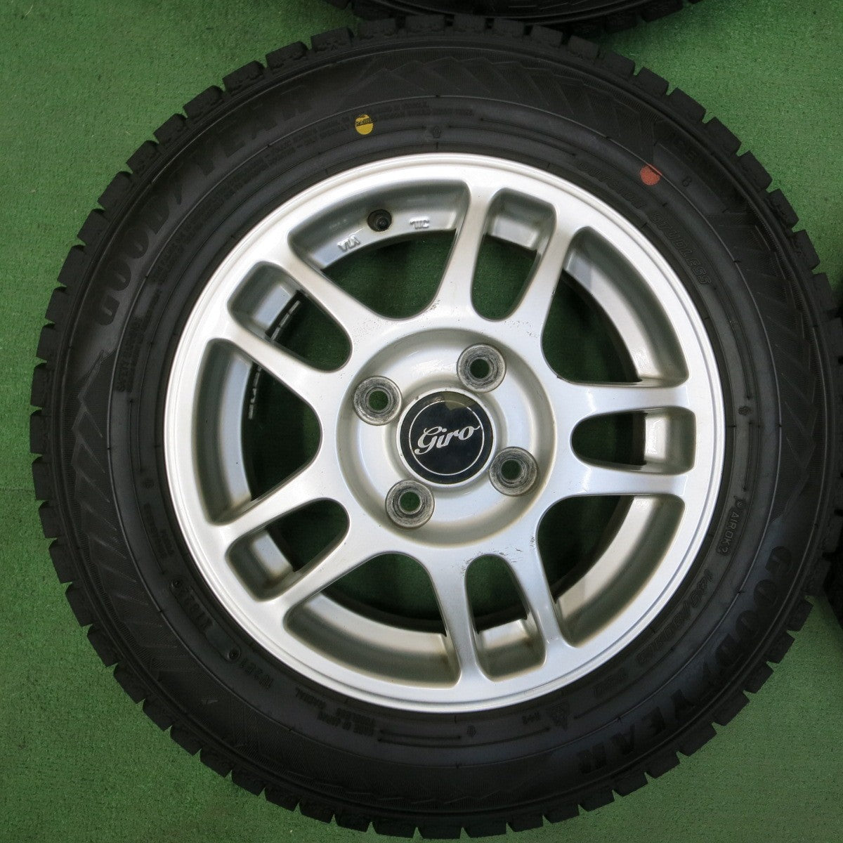 *送料無料* バリ溝！22年！9分★スタッドレス 145/80R13 グッドイヤー アイスナビ8 giro 13インチ PCD100/4H★4090511SYス