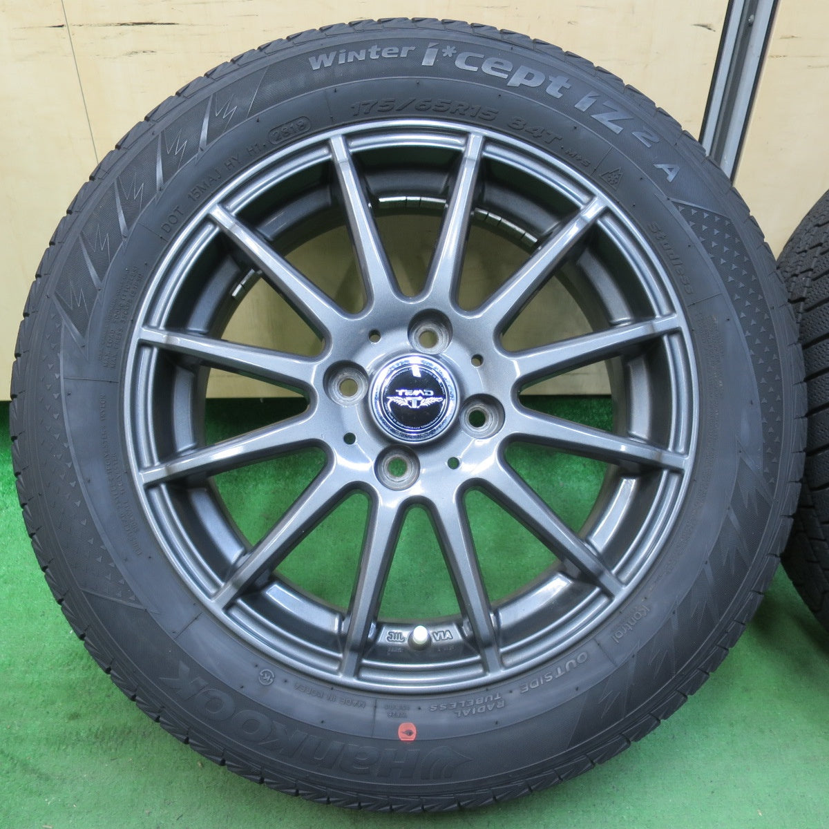 [送料無料] キレイ★スタッドレス 175/65R15 ハンコック ウインター アイセプト IZ2A TEAD テッド 15インチ PCD100/4H★5030607イス