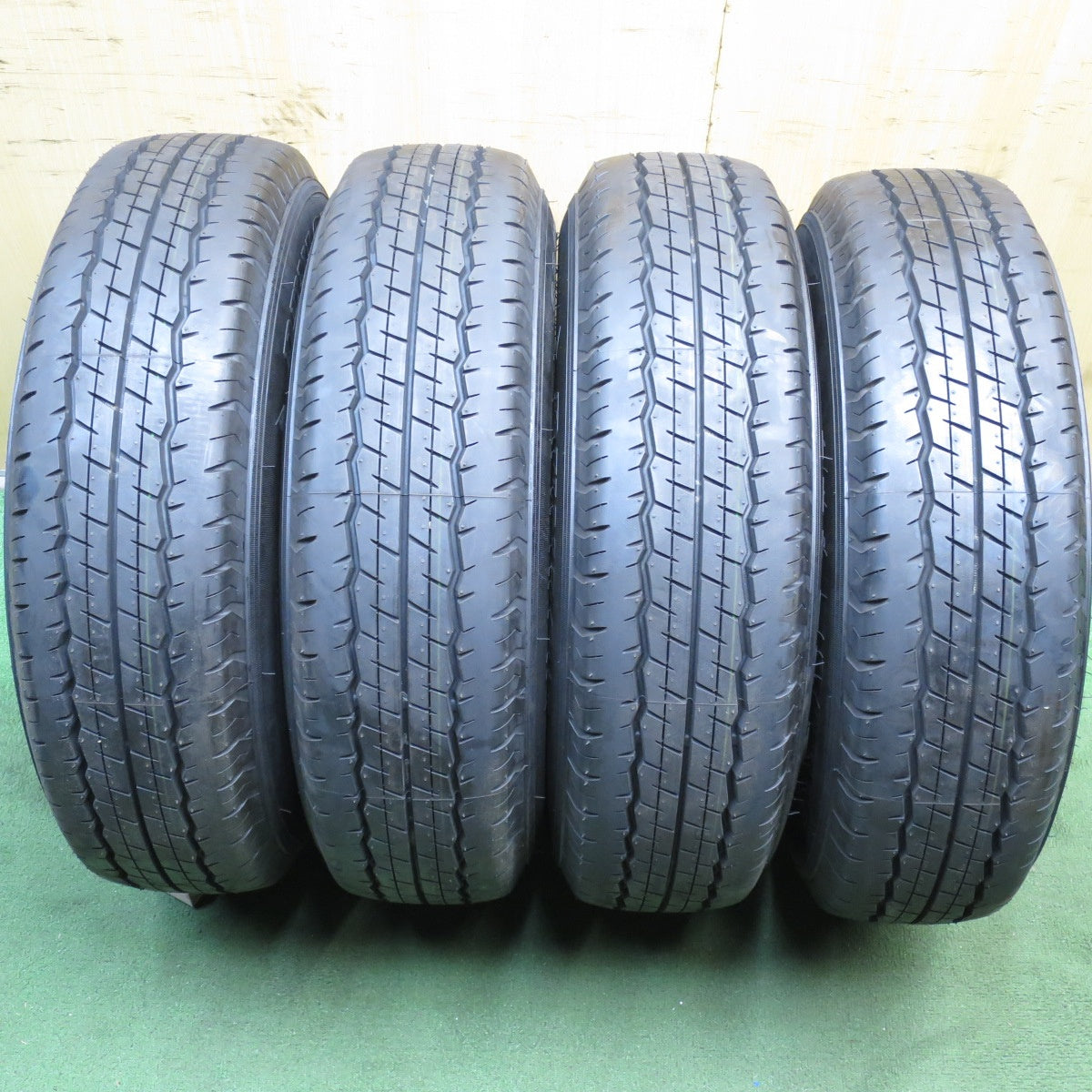 *送料無料* 新車外し★トヨタ 200系 ハイエース 純正 スチール 195/80R15 107/105L ダンロップ SP175N PCD139.7/6H★4040605クノ