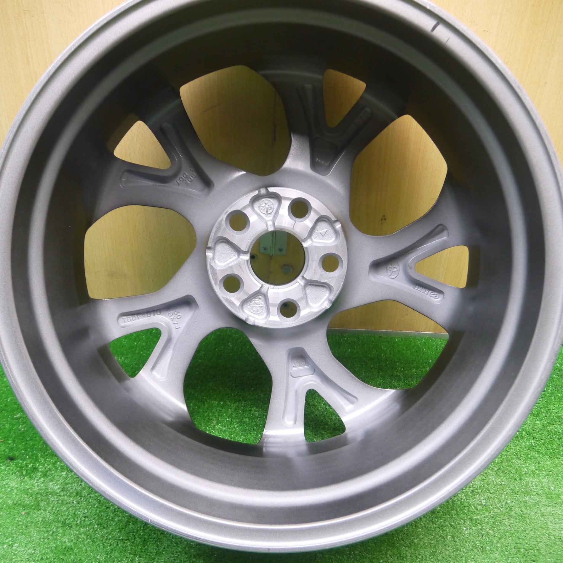 送料無料* 未使用☆トヨタ C-HR 純正 ホイール 18インチ 18×7J CHR PCD114.3/5H☆4090602Hホ |  名古屋/岐阜の中古カー用品・工具の買取/販売ならガレージゲット