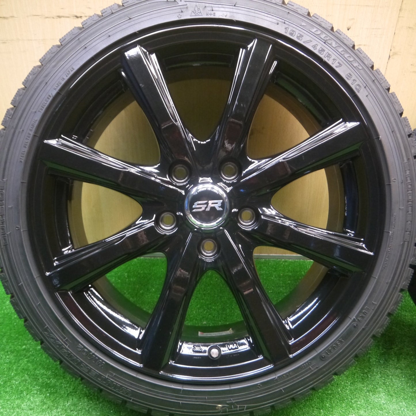 *送料無料* バリ溝！21年！キレイ！9.5分以上★スタッドレス 195/45R17 ダンロップ ウインターマックス WM02 STRANGER ストレンジャー PCD114.3/5H★4090901Hス