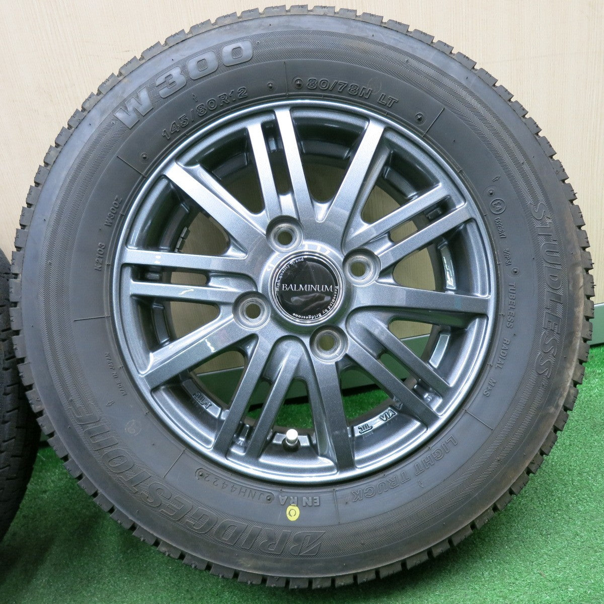 *送料無料* バリ溝！22年！キレイ！8.5分★スタッドレス 145/80R12 80/78N ブリヂストン W300 BALMINUM バルミナ 12インチ PCD100/4H★4042503NJス