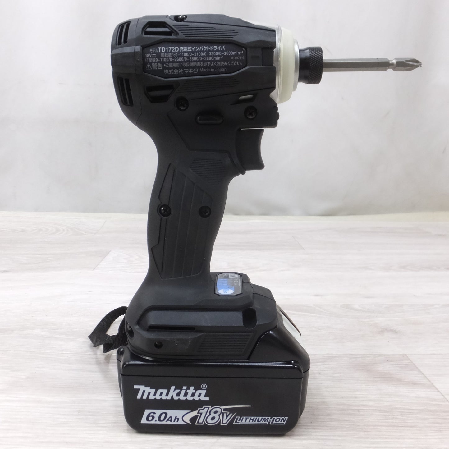 [送料無料] 美品◆makita マキタ 充電式インパクトドライバ TD172DRGXB 18V バッテリー2個 充電器付き 電動工具◆