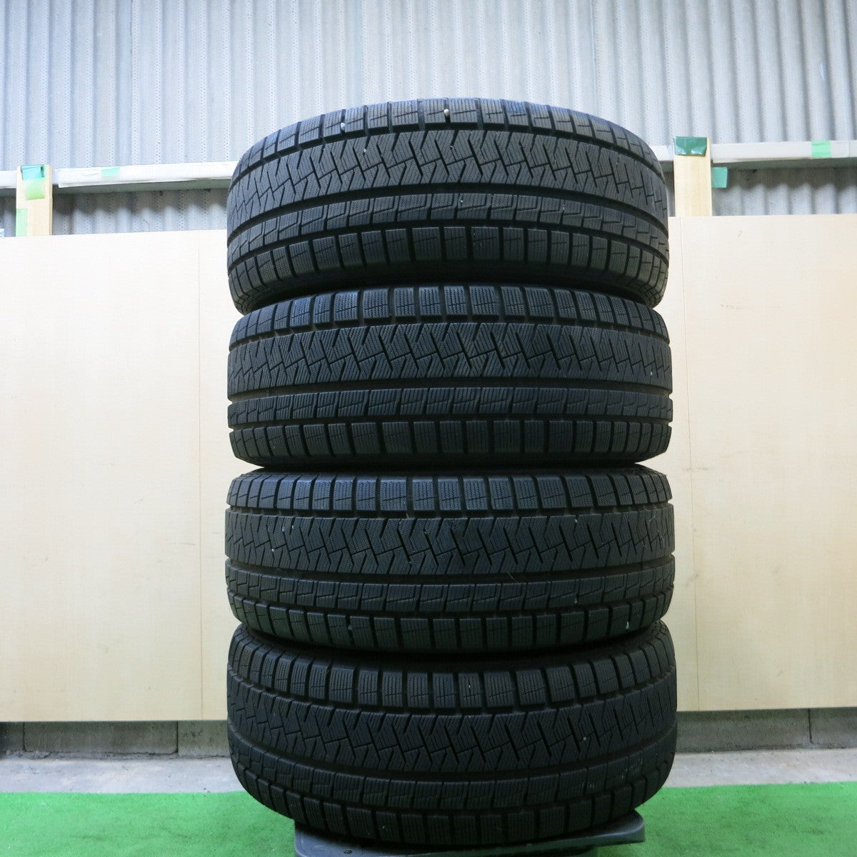 *送料無料* バリ溝！20年！綺麗！9.5分★スタッドレス 235/55R18 ピレリ アイスアシンメトリコ VELVA SPORTZ ヴェルヴァ 18インチ PCD114.3/5H★4071002ナス