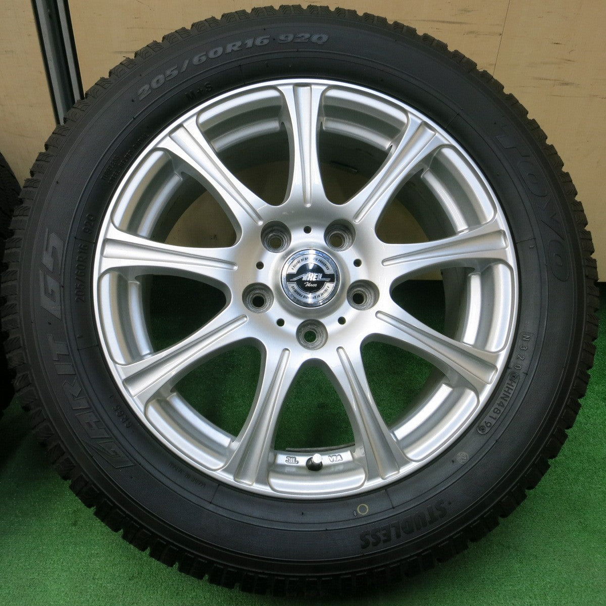 *送料無料* 超バリ溝！キレイ！ほぼ10分★スタッドレス 205/60R16 トーヨー ガリット G5 AXEL Three アクセル 16インチ PCD114.3/5H★4040204イス