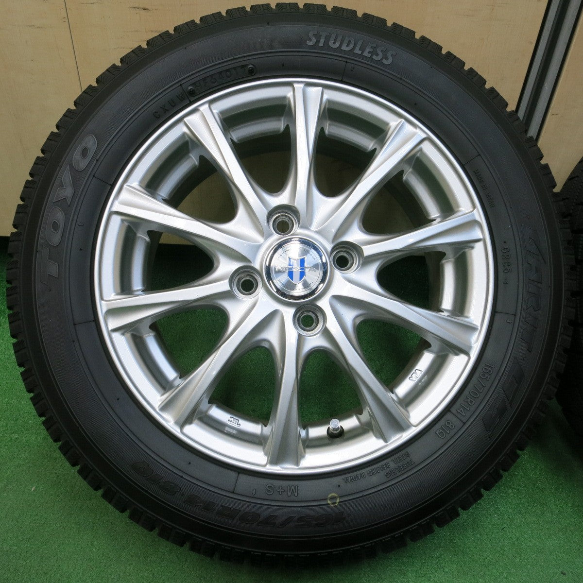 *送料無料* 超バリ溝！キレイ！ほぼ10分★スタッドレス 165/70R14 トーヨー ガリット G5 NEXTA ネクスタ 14インチ PCD100/4H★4042302イス