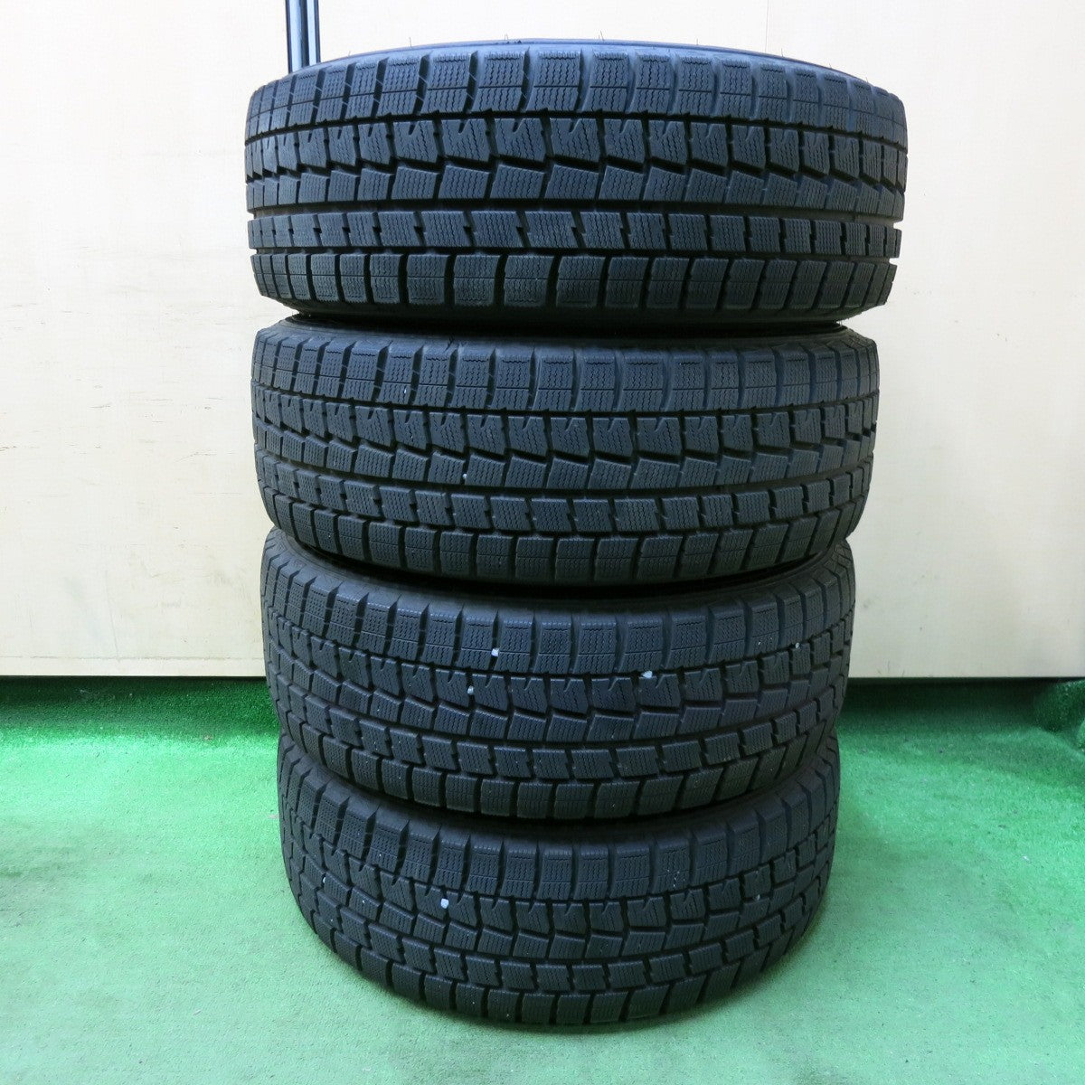 [送料無料] バリ溝！キレイ！9.5分以上★スタッドレス 215/60R16 ダンロップ ウインターマックス WM01 ESTROSA エステローザ 16インチ PCD114.3/5H★4112709SYス