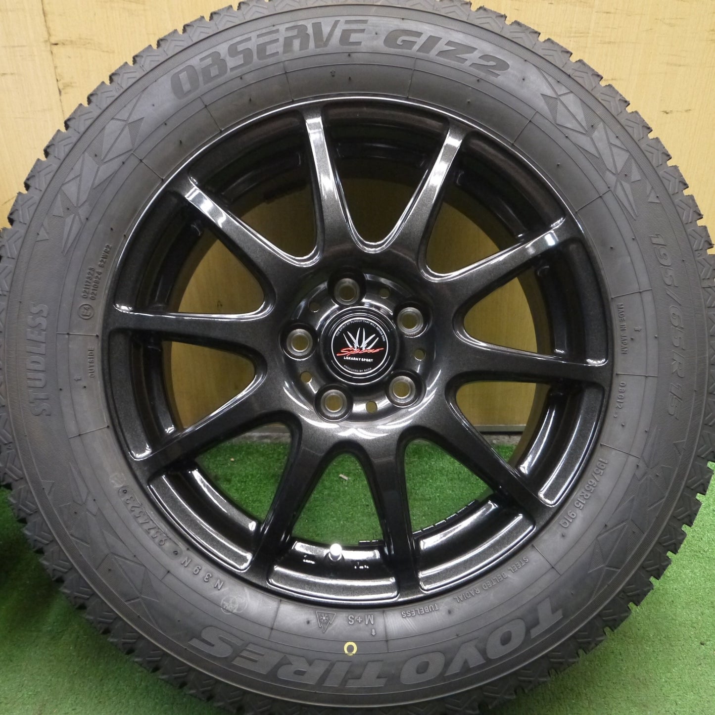 *送料無料* 超バリ溝！23年！キレイ！ほぼ10分★プリウス等 195/65R15 スタッドレス トーヨー オブザーブ GIZ2 LOXARNY SPORT BADX ロクサーニ PCD100/5H★4040813Hス