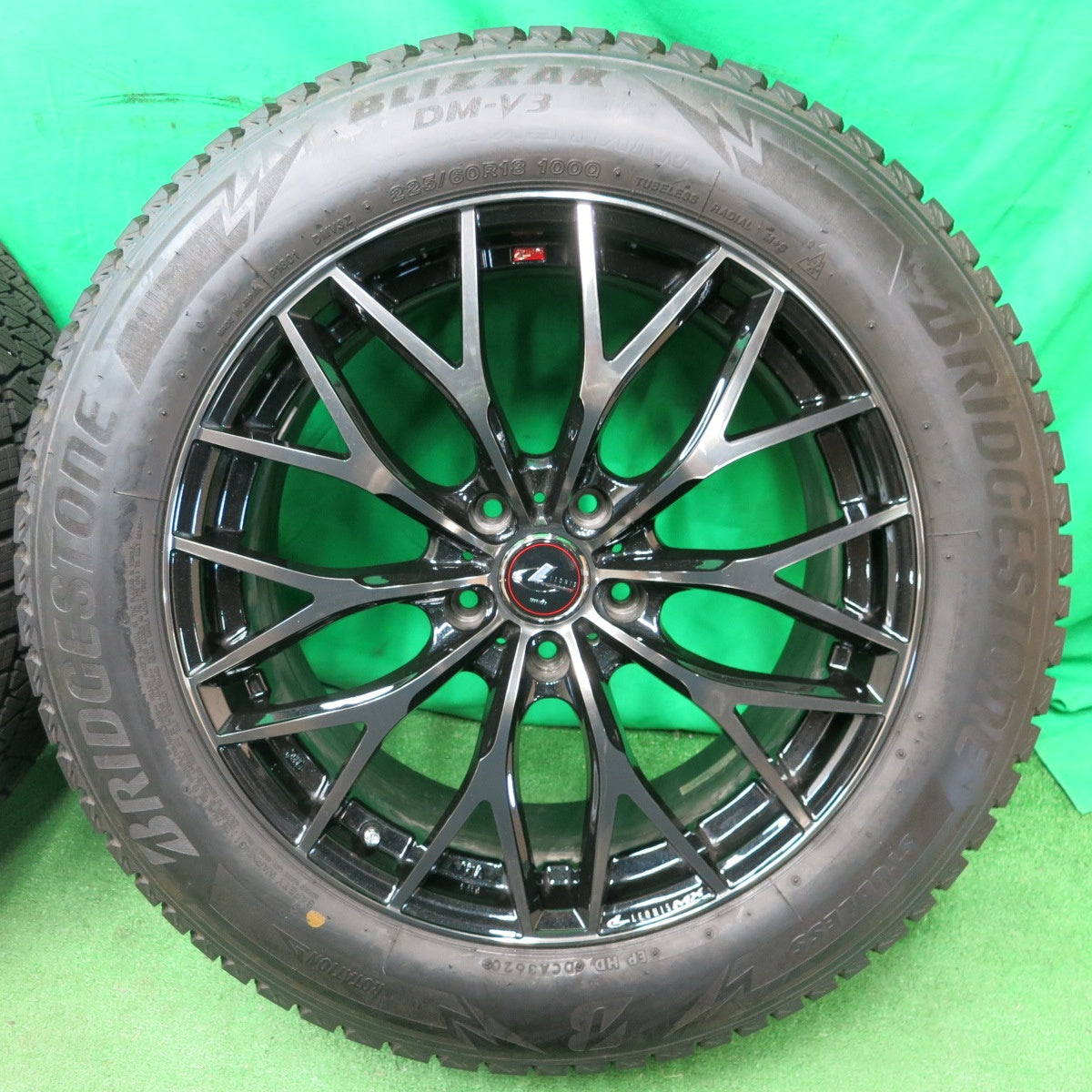 *送料無料* バリ溝！20年！キレイ！9.5分★スタッドレス LEONIS MX 225/60R18 ブリヂストン ブリザック DM-V3 レオニス PCD114.3/5H★4052401ナス