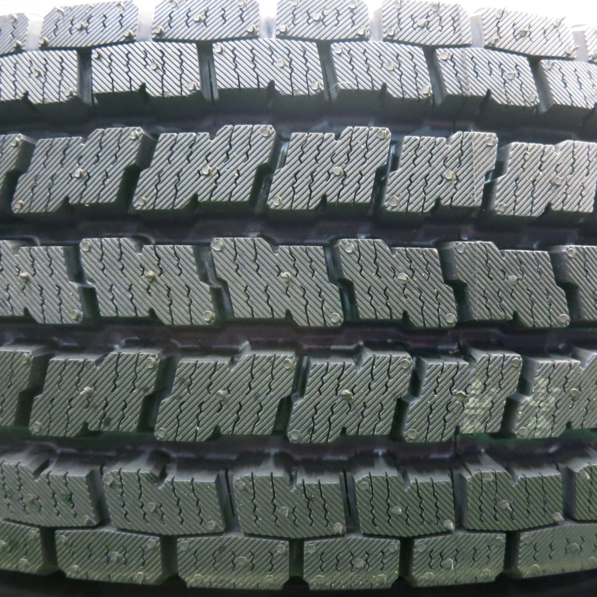 *送料無料* タイヤのみ未使用！23年★ハイエース等 スタッドレス 195/80R15 107/105L ヨコハマ アイスガード iG91 JSC 15インチ PCD139.7/6H★4042006HAス