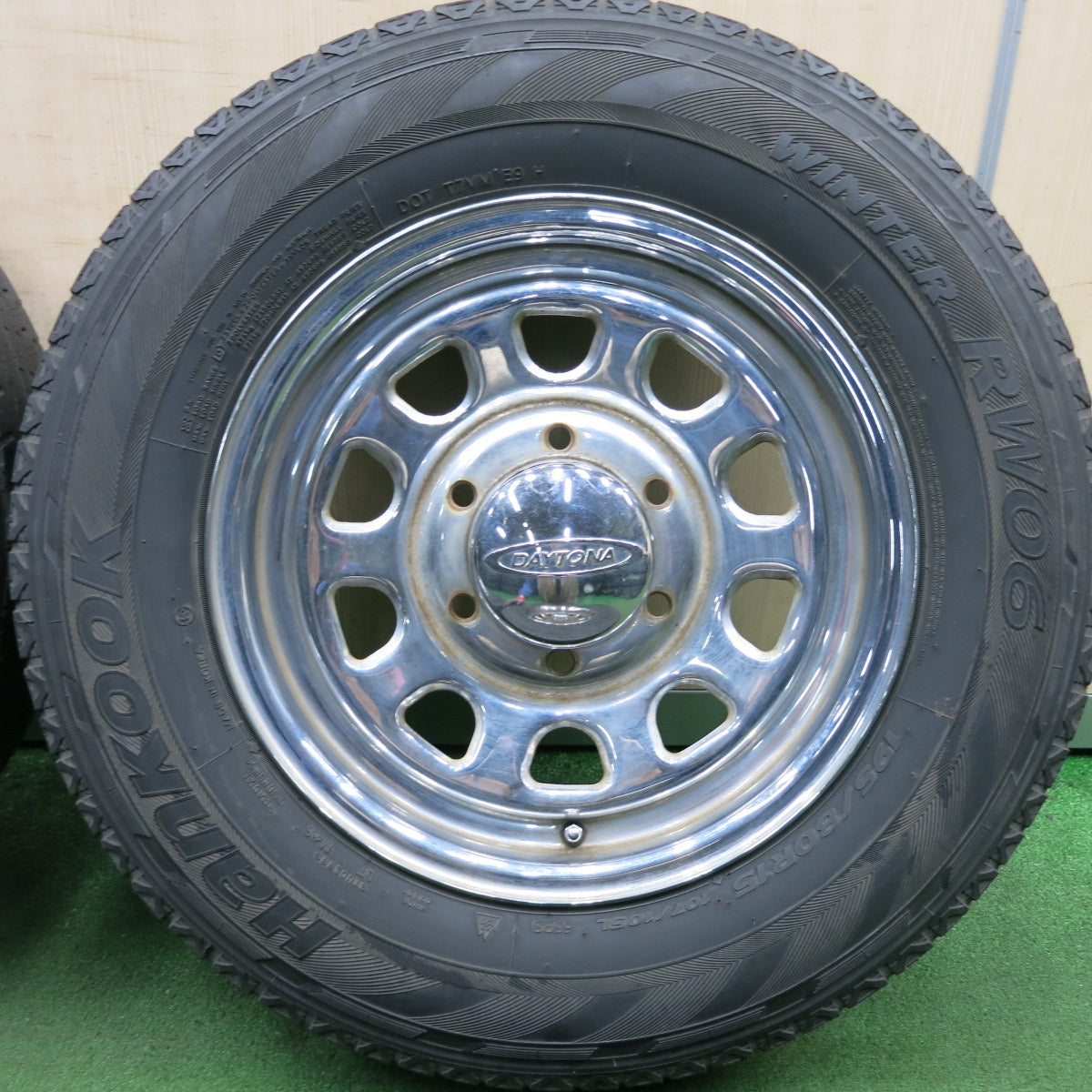 *送料無料* 4本価格★DAYTONA デイトナ 195/80R15 スタッドレス ハンコック ウインター RW06 15インチ  PCD139.7/6H★4051006HAス