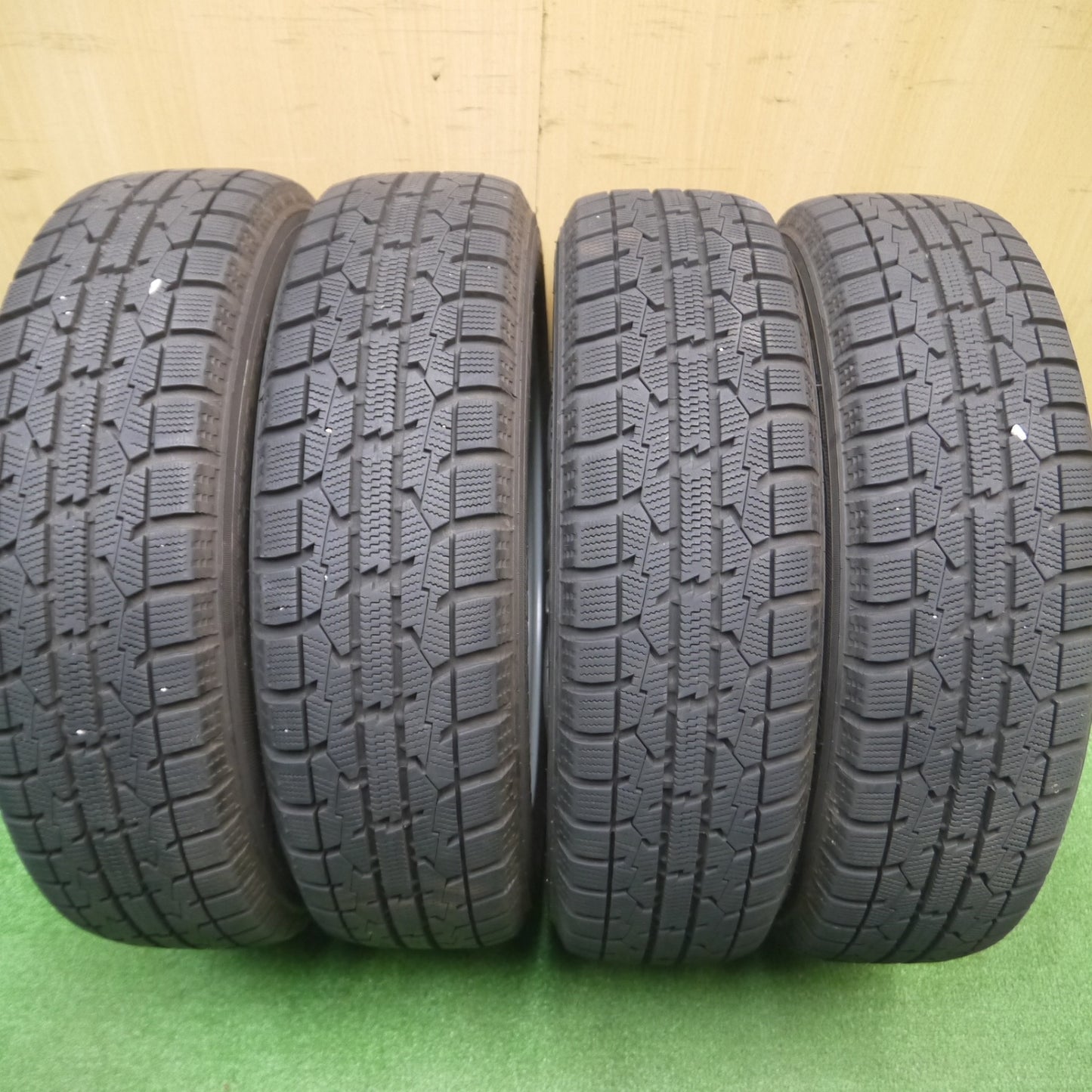 [送料無料] バリ溝！21年！キレイ！9.5分以上★スタッドレス 155/65R14 トーヨー オブザーブ ガリット GIZ CLX T-2 社外 アルミ 14インチ PCD100/4H★4111201Hス