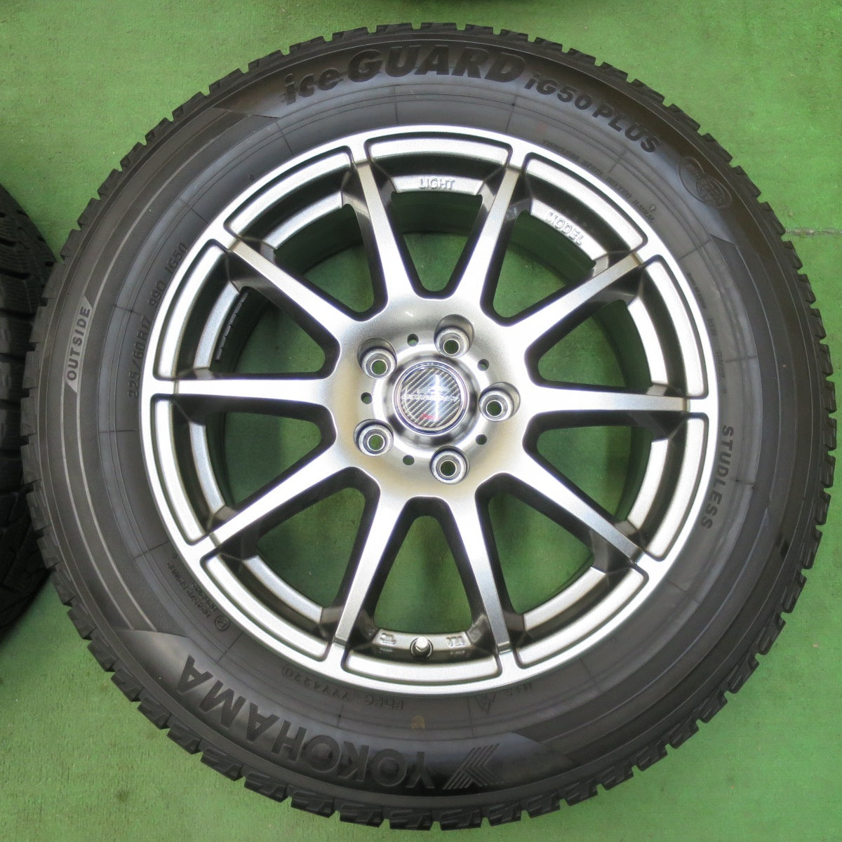 [送料無料] 超バリ溝！キレイ！ほぼ10分★スタッドレス 225/60R17 ヨコハマ アイスガード iG50 プラス SCHNEIDER シュナイダー 17インチ PCD114.3/5H★5012712イス