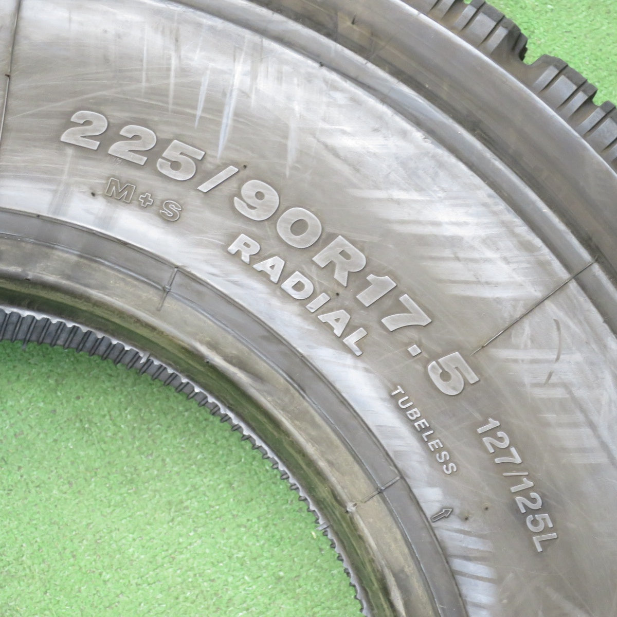 *送料無料* バリ溝！21年！9.5分★トラック タイヤ 225/90R17.5 127/125L スタッドレス ブリヂストン W910 17.5インチ★4052903クスタ