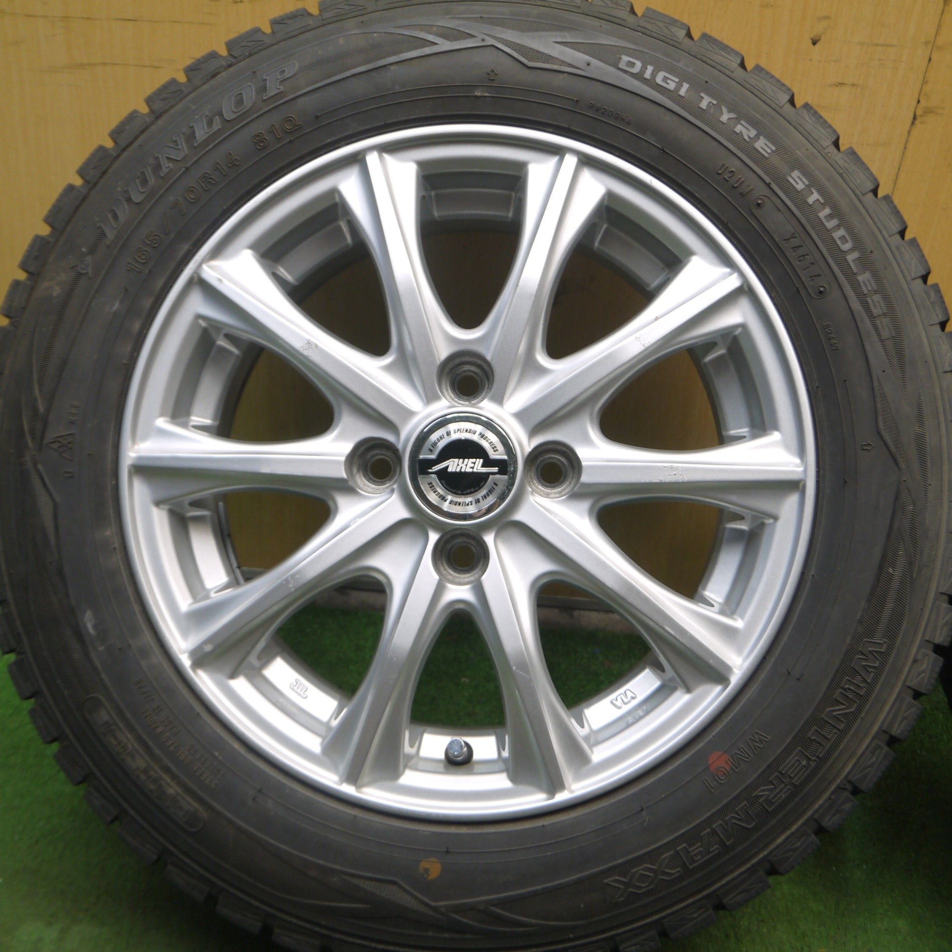 *送料無料* バリ溝！9分★スタッドレス 165/70R14 ダンロップ ウインターマックス WM01 AXEL weds アクセル 14インチ  PCD100/4H★4072902Hス