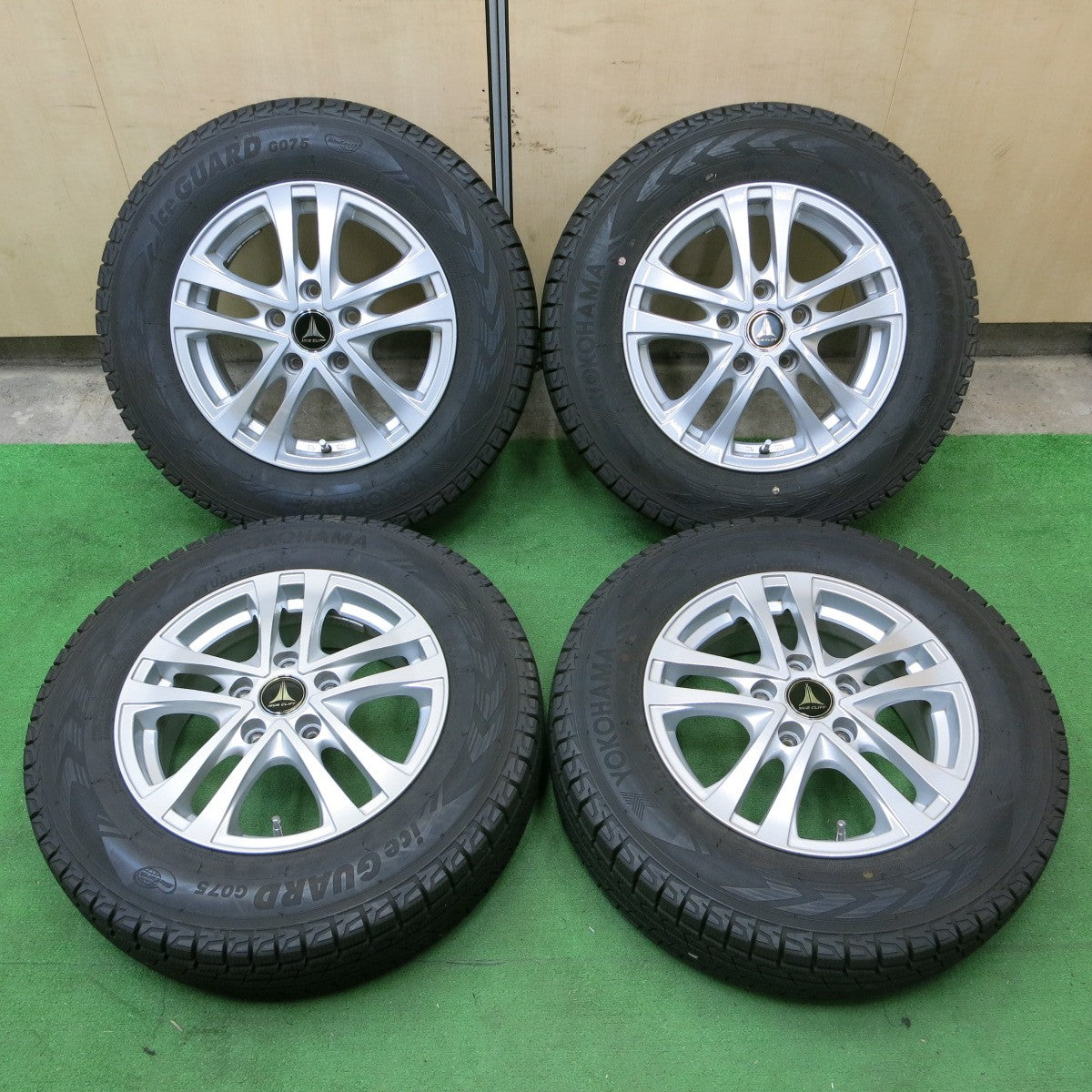 *送料無料* バリ溝！キレイ！8.5分★スタッドレス 175/80R15 ヨコハマ アイスガード G075 MUD CLIFF マッドクリフ 15インチ PCD114.3/5H★4062904ナス