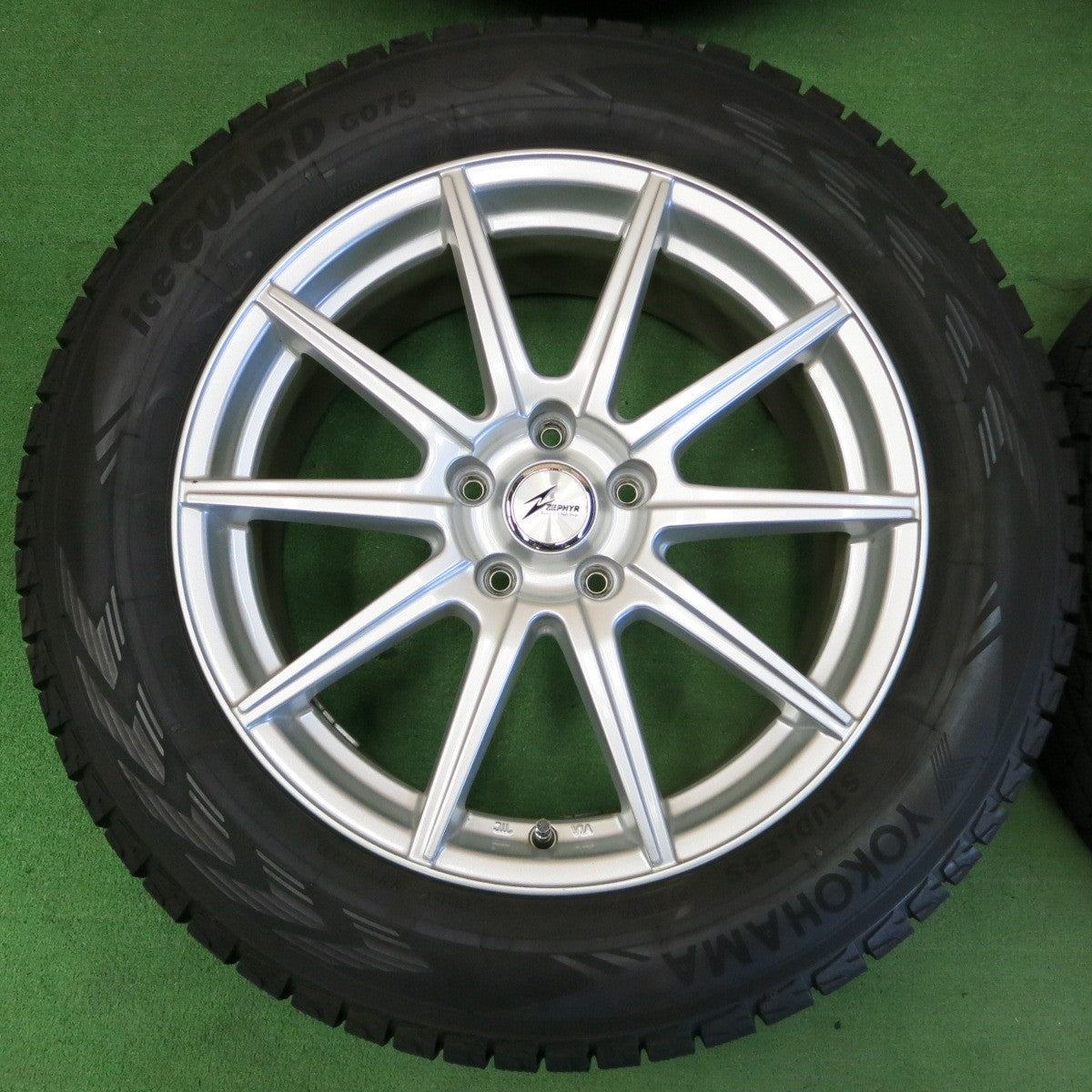 *送料無料* バリ溝！21年！キレイ！9.5分★スタッドレス 235/60R18 ヨコハマ アイスガード G075 ZEPHYR ゼファー 18インチ PCD114.3/5H★4051404イス