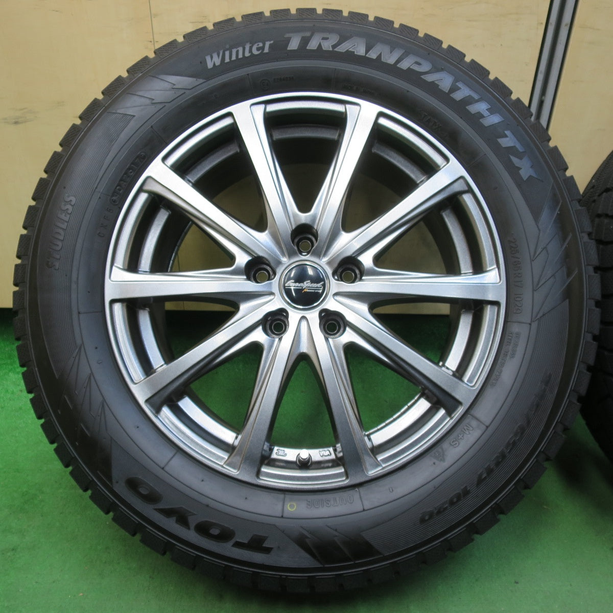 [送料無料] バリ溝！キレイ！9.5分以上★スタッドレス 225/65R17 トーヨー ウインター トランパス TX EuroSpeed MANARAY SPORT 17インチ PCD114.3/5H★4111501イス