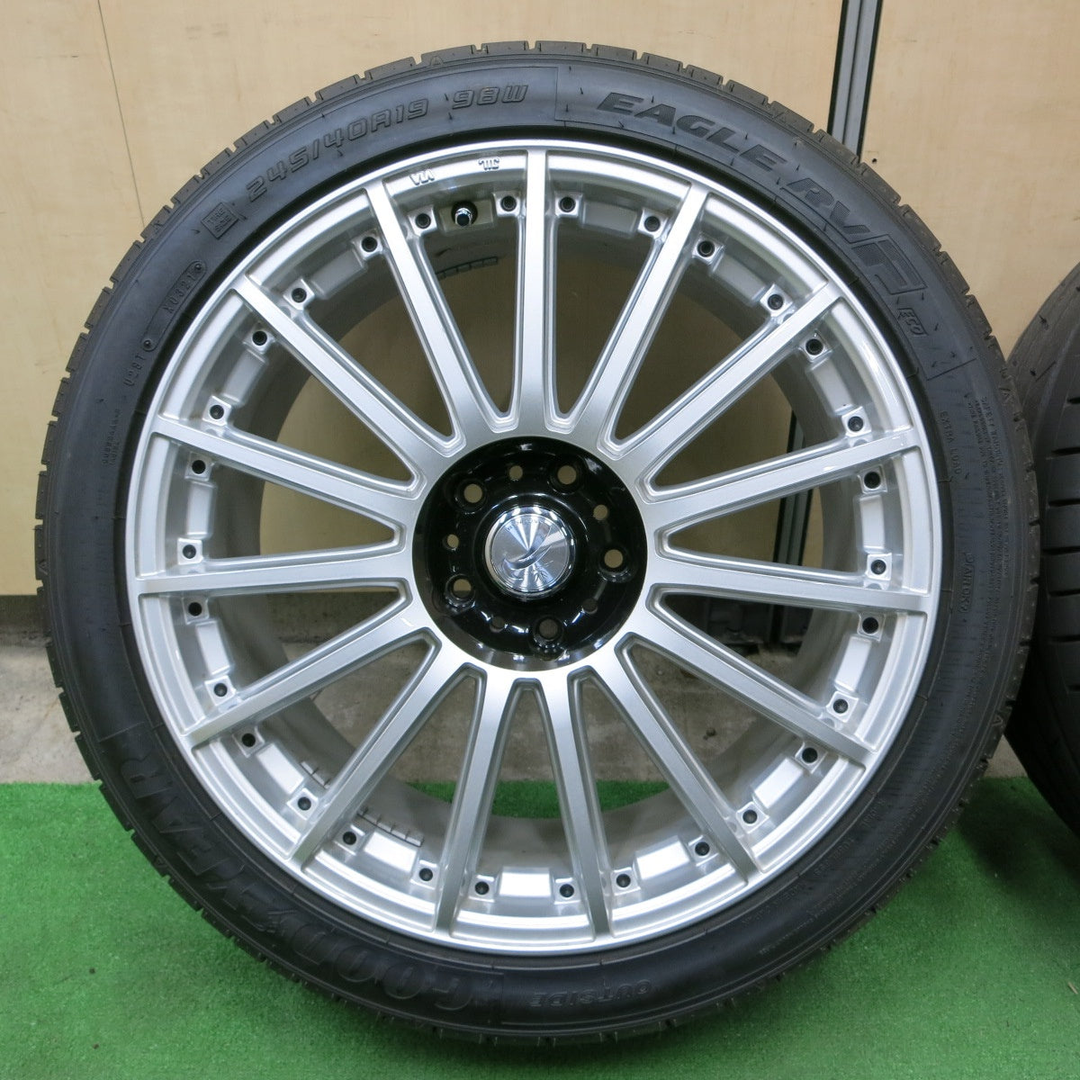 *送料無料* バリ溝！21年！キレイ！9.5分★LOXARNY SCHNABEL 245/40R19 グッドイヤー イーグル RVF ECO ロクサーニ シュナーベル PCD114.3/5H★4062402ナノ