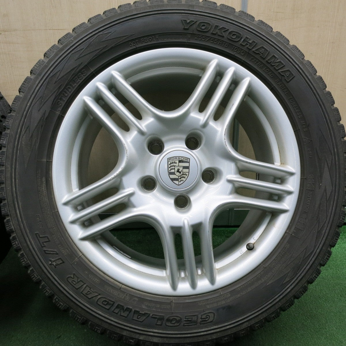 *送料無料* バリ溝！8.5分★ポルシェ カイエン 純正 255/55R18 スタッドレス ヨコハマ ジオランダー i/T G072 18インチ PCD130/5H★4051901HAス