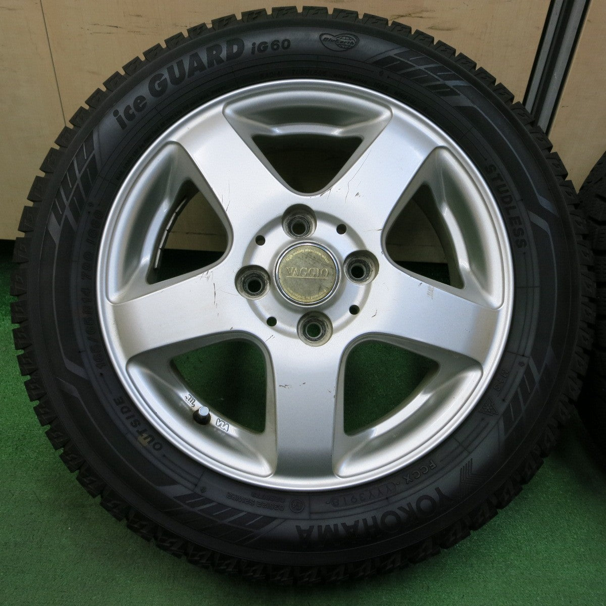 *送料無料* バリ溝！ほぼ10分★スタッドレス 165/65R14 ヨコハマ アイスガード iG60 VAGGIO 14インチ PCD100/4H★4051002イス