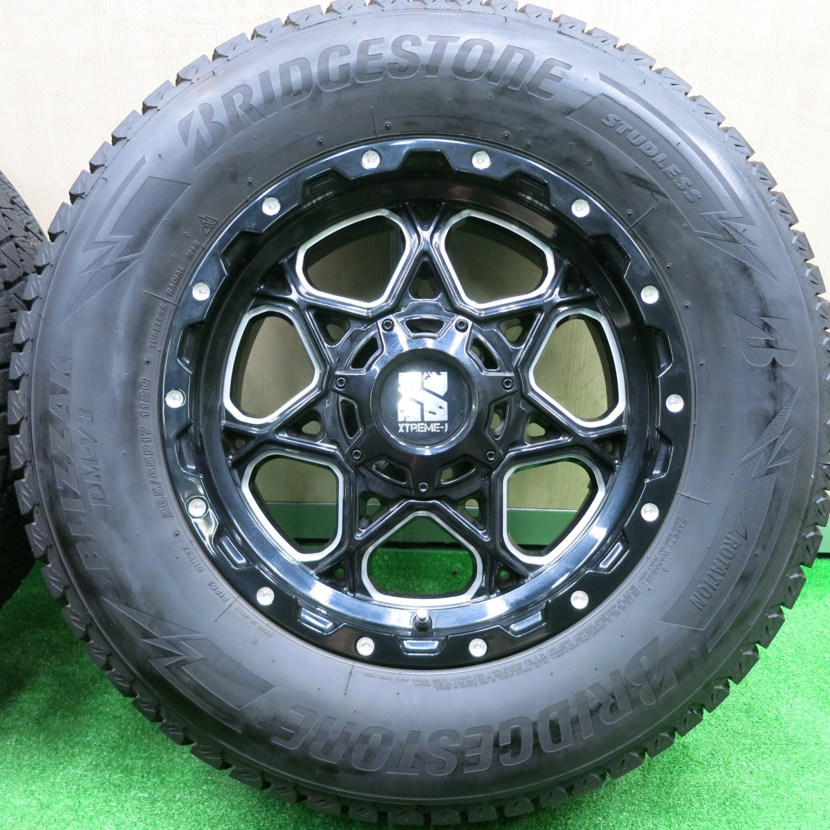 [送料無料] バリ溝！9.5分★XTREME-J XJ06 スタッドレス 265/65R17 ブリヂストン ブリザック DM-V3 エクストリームJ PCD139.7/6H★4092002HAス