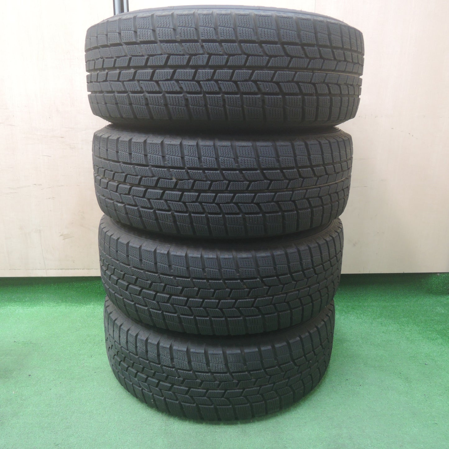 *送料無料* バリ溝！キレイ！9.5分以上★トヨタ 18 クラウンロイヤル 純正 215/60R16 スタッドレス グッドイヤー アイスナビ6 16インチ PCD114.3/5H★4032010SYス