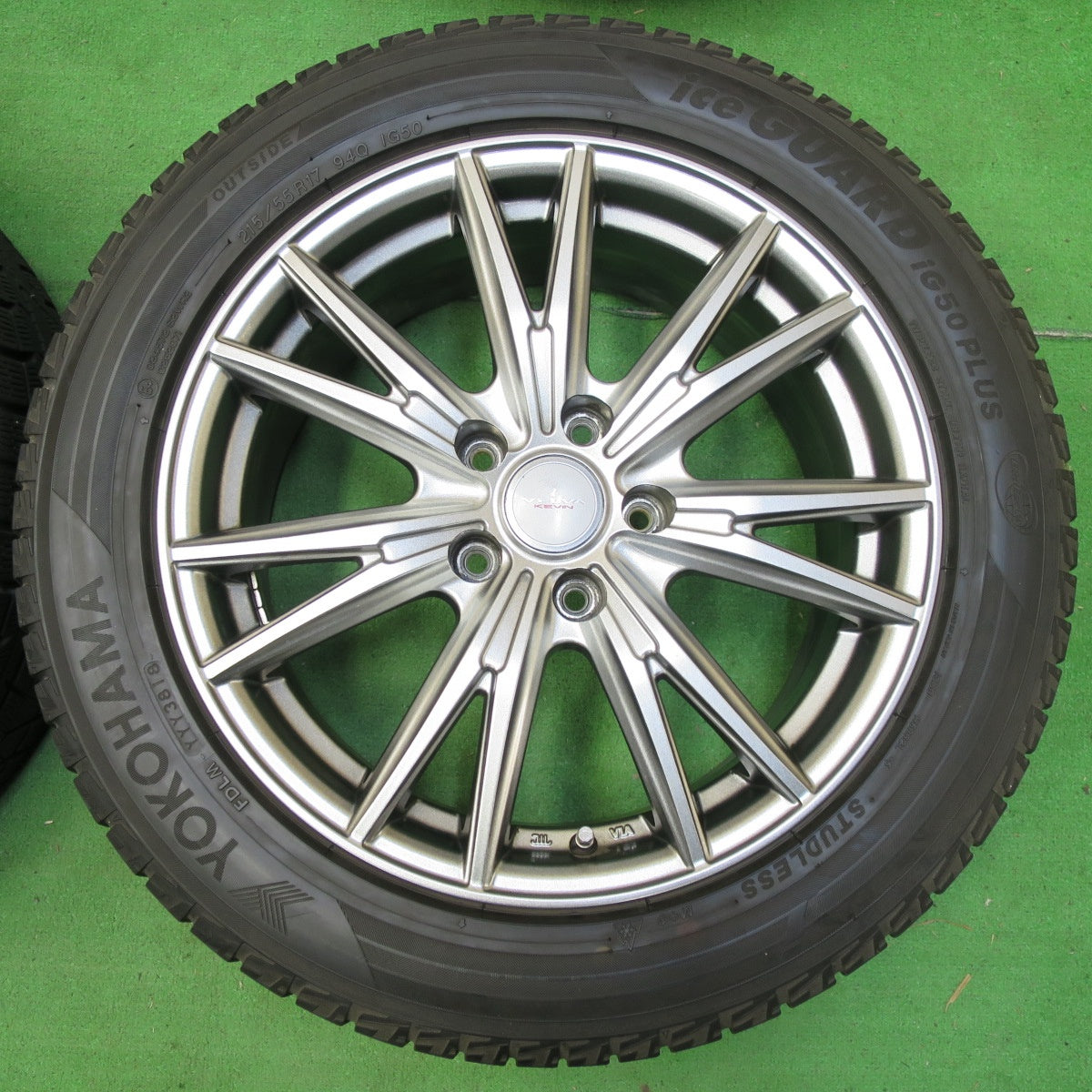 *送料無料* バリ溝！キレイ！9.5分以上★スタッドレス 215/55R17 ヨコハマ アイスガード iG50 プラス VELVA KEVIN ヴェルヴァ PCD114.3/5H★4071607イス