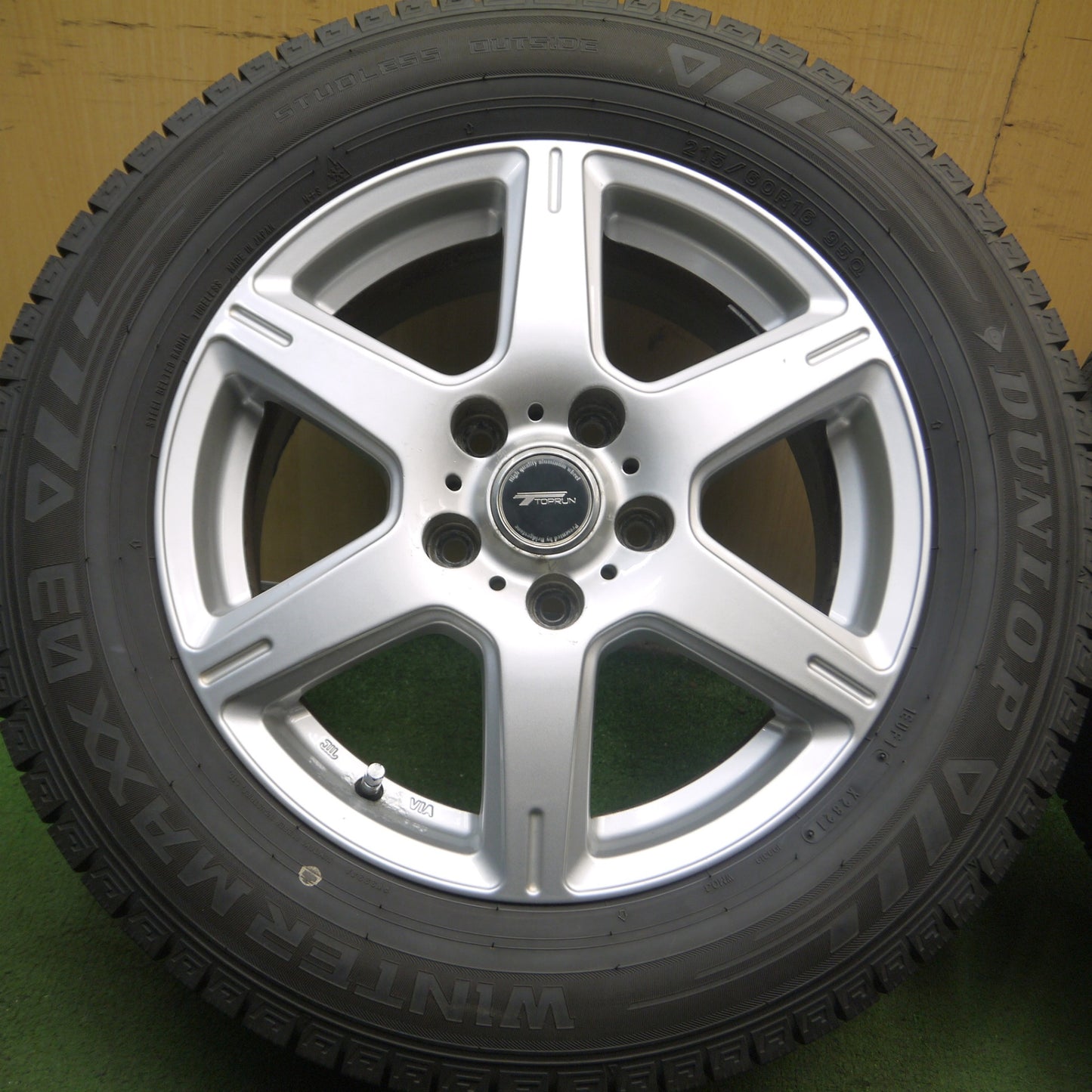 *送料無料* バリ溝！21年！9.5分★スタッドレス 215/60R16 ダンロップ ウインターマックス 03 TOPRUN トップラン 16インチ PCD114.3/5H★4061707Hス