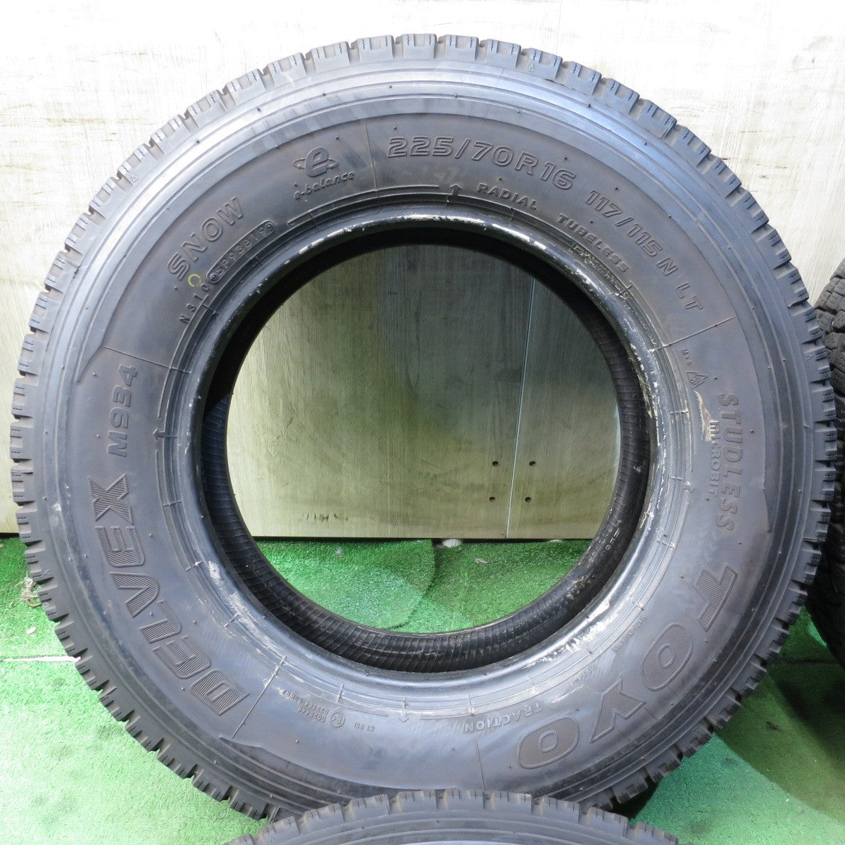 *送料無料* バリ溝！8.5分★トラック タイヤ 225/70R16 117/115N スタッドレス トーヨー デルベックス M934  16インチ★4041904クスタ