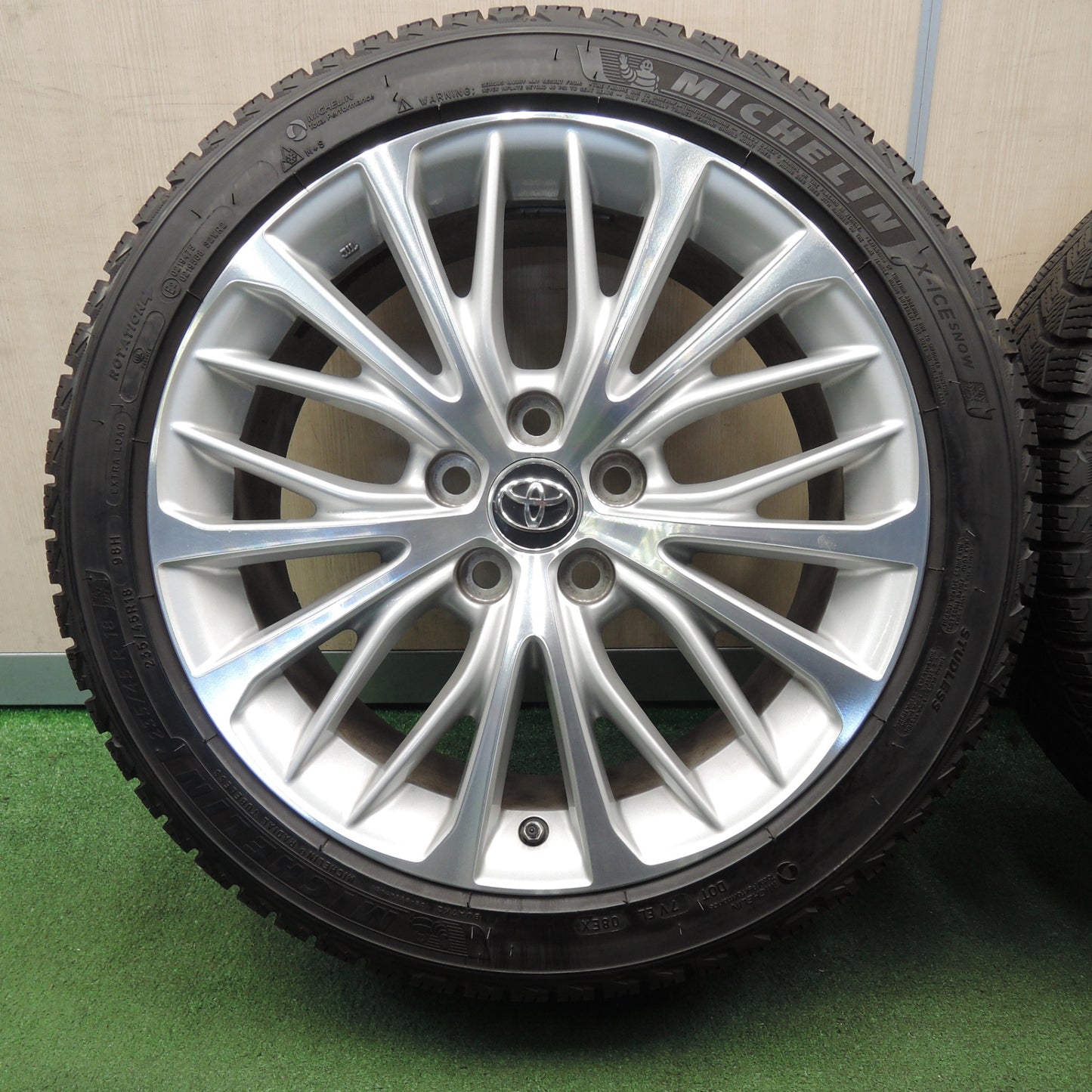 *送料無料* センサー付！バリ溝！20年！9.5分★トヨタ 70系 カムリ 純正 235/45R18 スタッドレス ミシュラン X-ICE SNOW PCD114.3/5H★4031801NJス