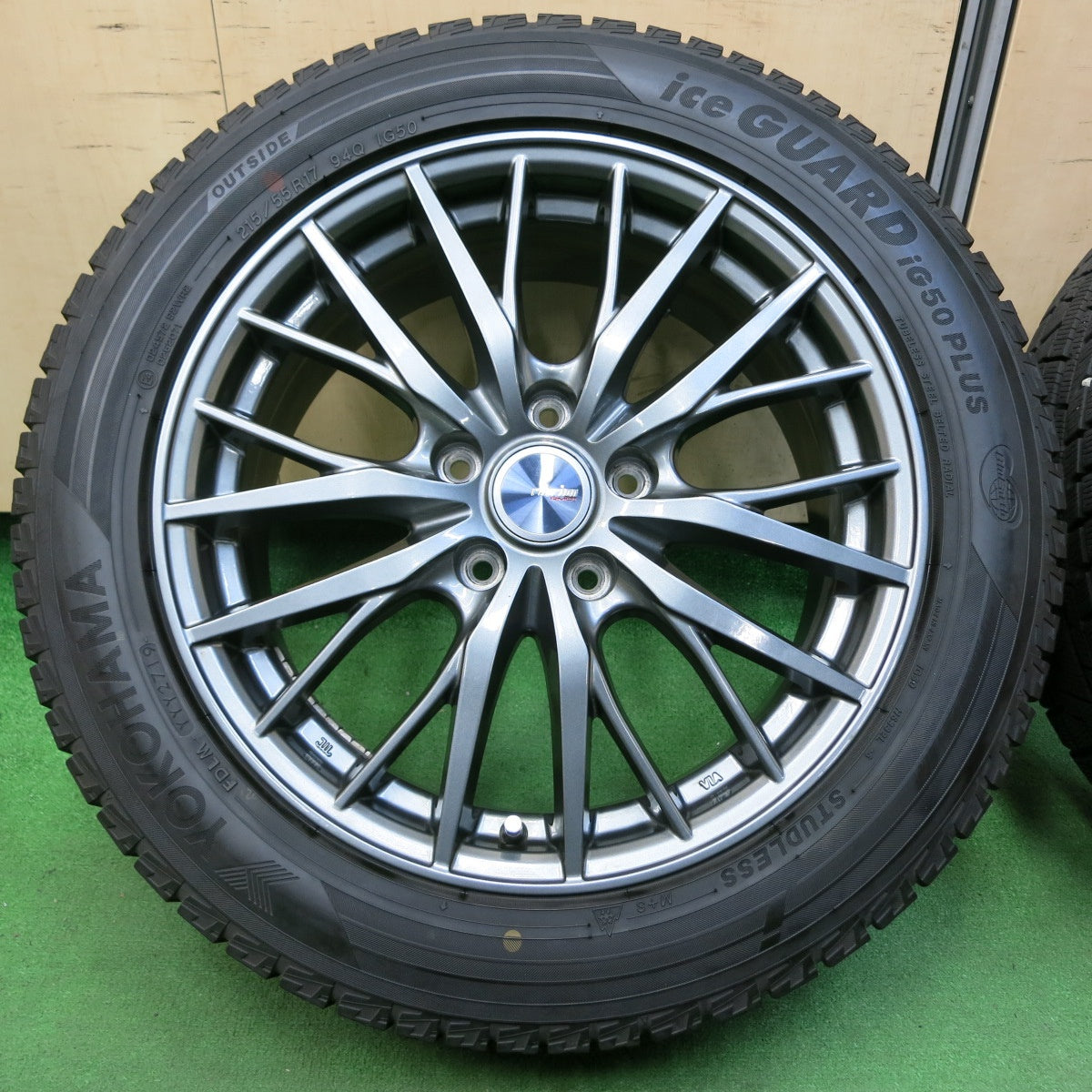 *送料無料* バリ溝！キレイ！9.5分★スタッドレス 215/55R17 ヨコハマ アイスガード iG50 プラス ravrion RM01 ラブリオン 17インチ PCD114.3/5H★4050608イス