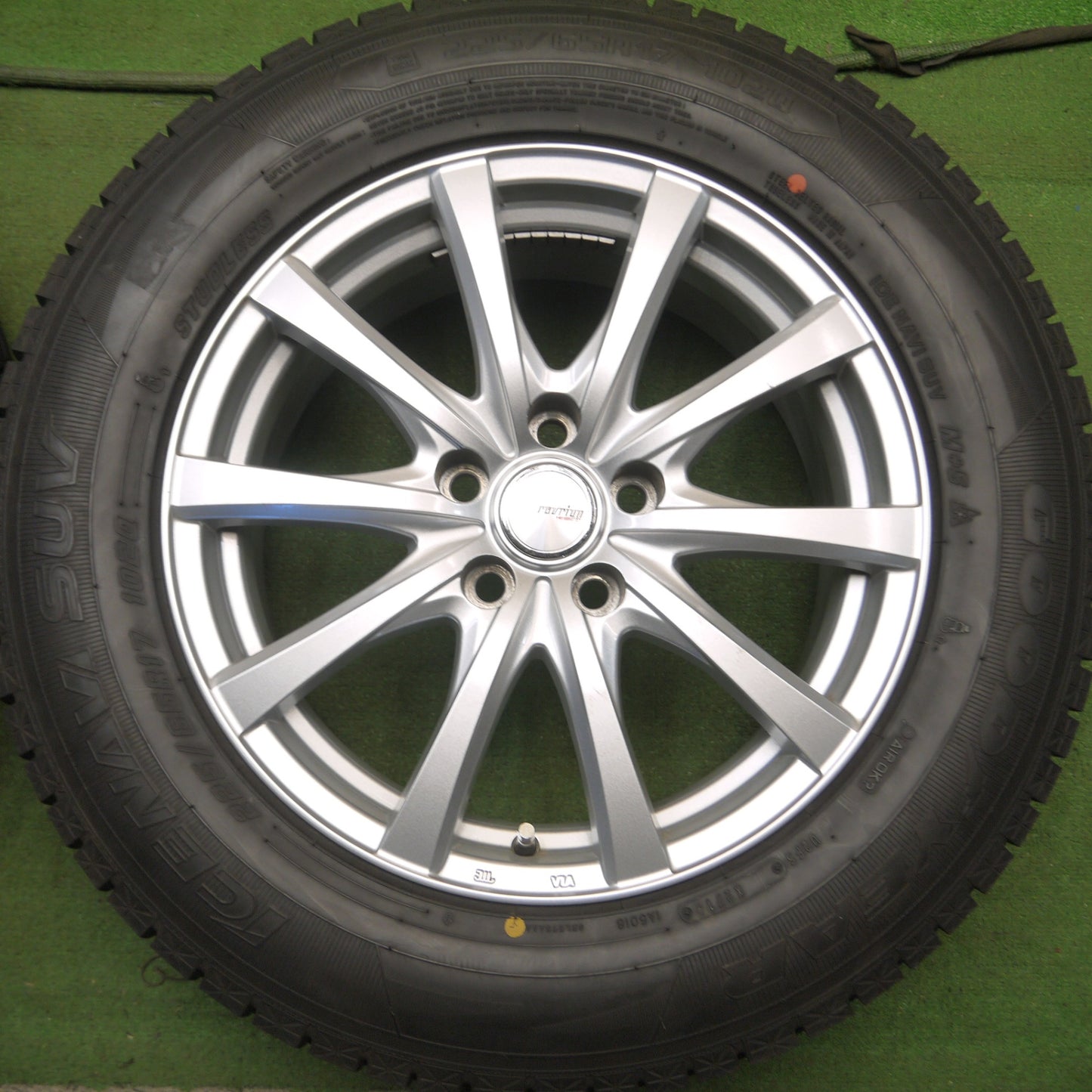 *送料無料* 超バリ溝！キレイ！9.5分以上★スタッドレス 225/65R17 グッドイヤー アイスナビ SUV ravrion RS01 ラブリオン PCD114.3/5H★4040110Hス